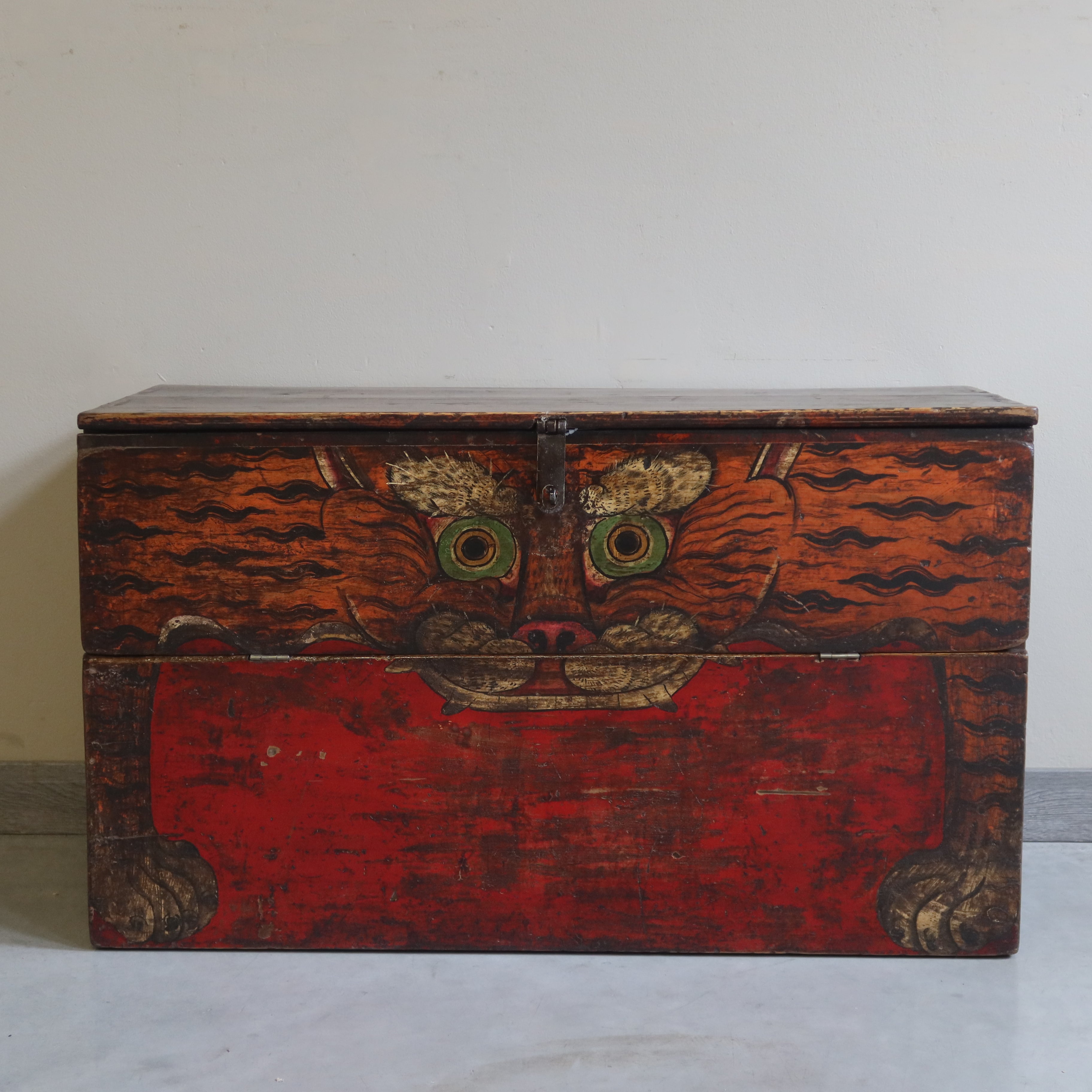 BAULE DEL QINGHAI CON DECORO TIGRE