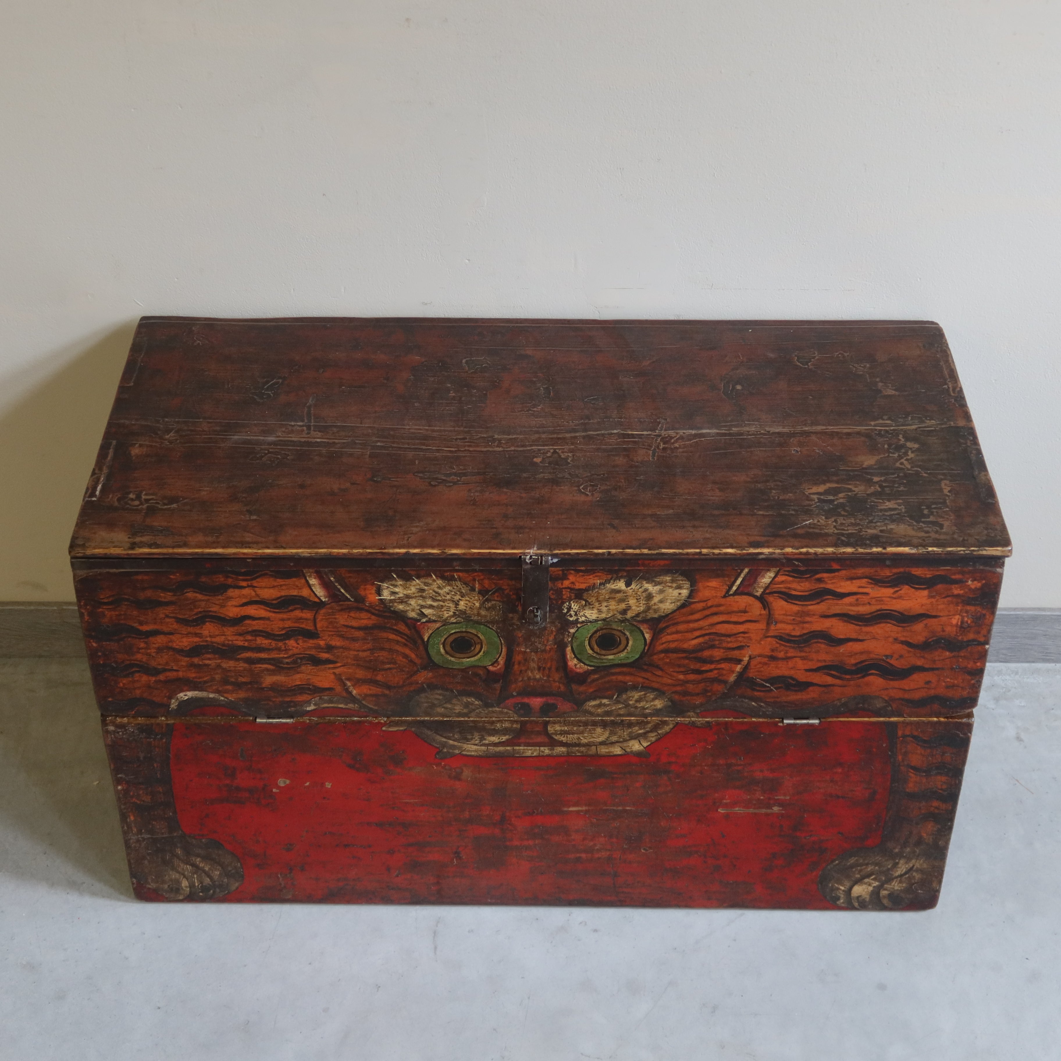 BAULE DEL QINGHAI CON DECORO TIGRE