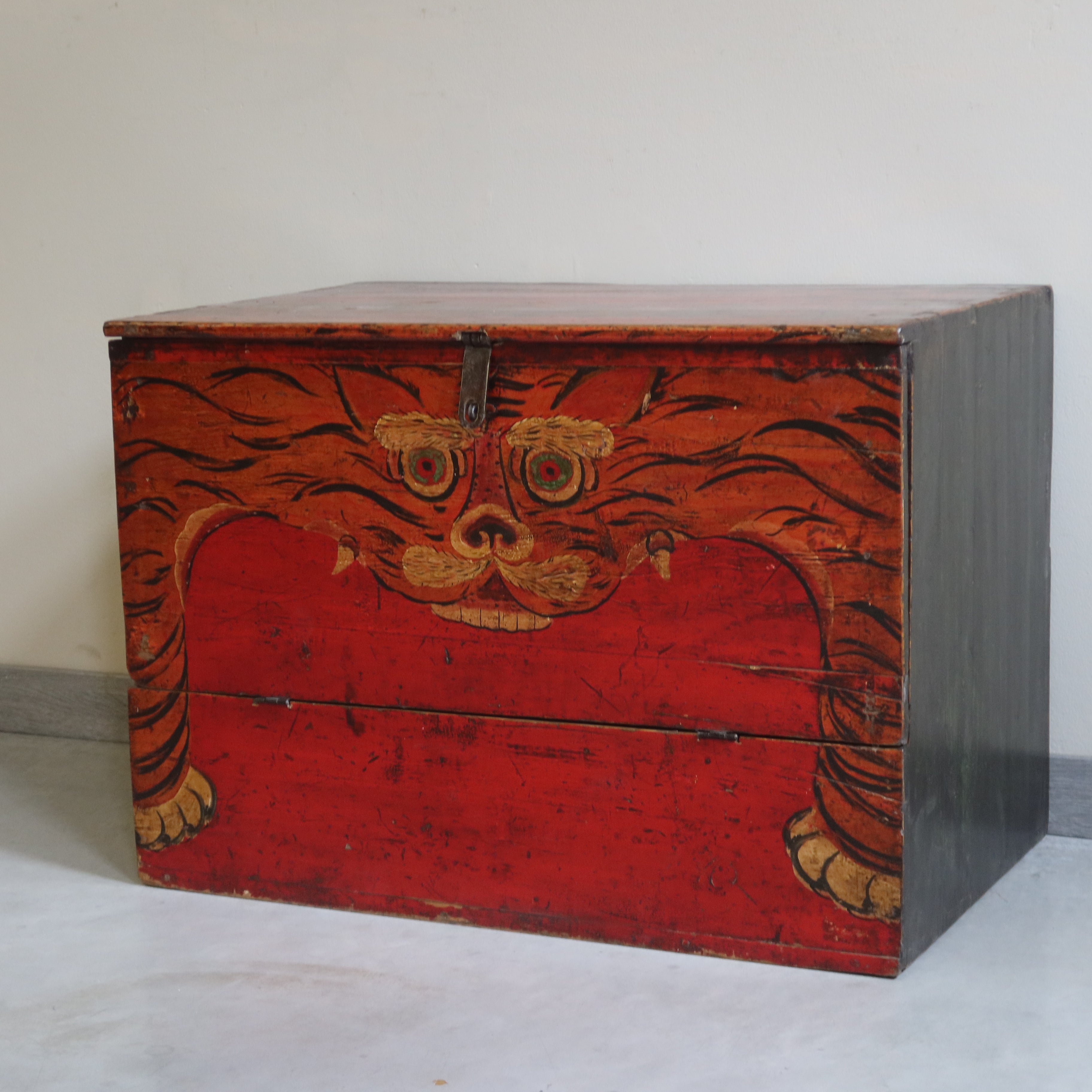 BAULE DEL QINGHAI CON DECORO TIGRE