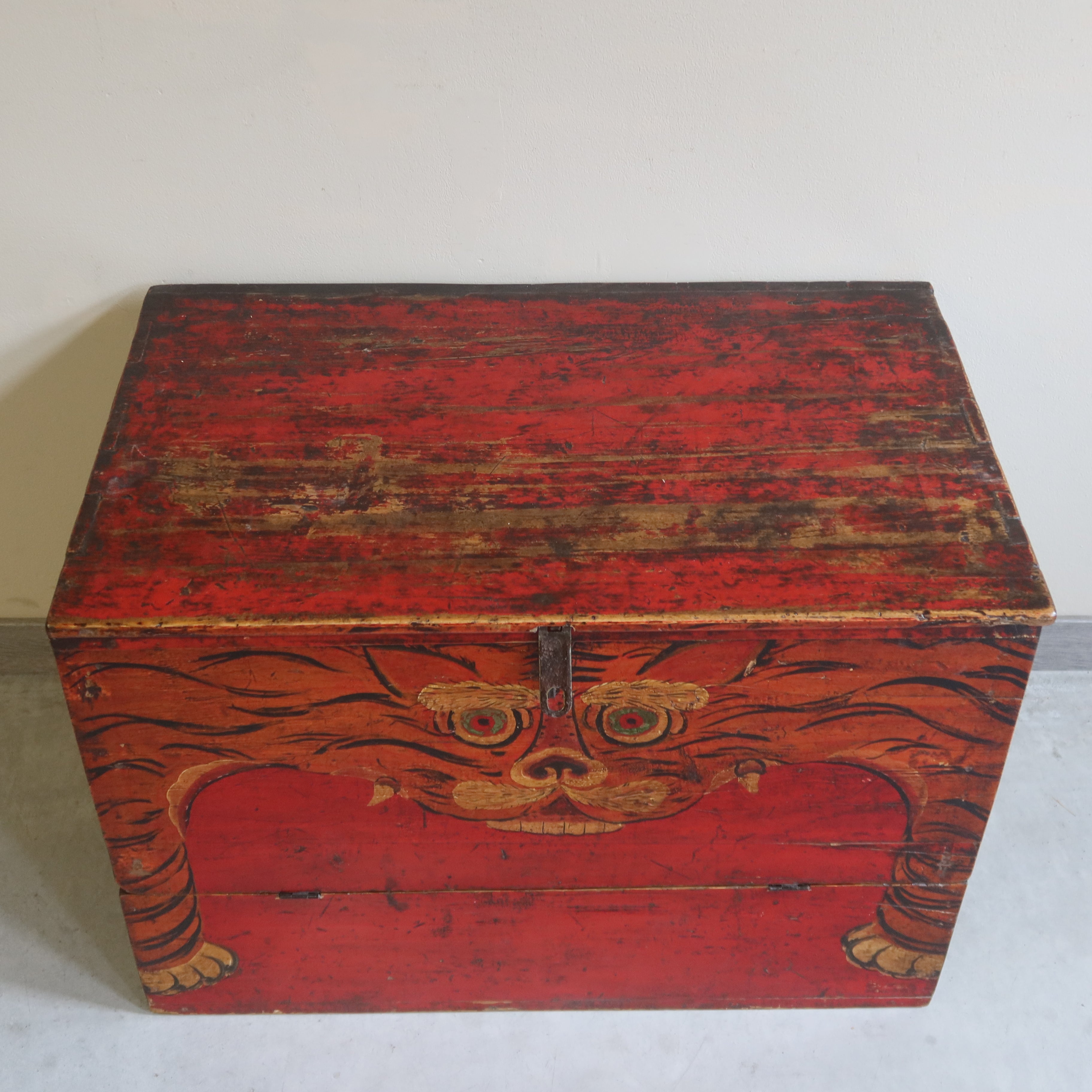 BAULE DEL QINGHAI CON DECORO TIGRE
