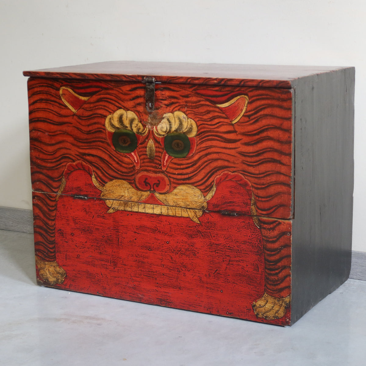 BAULE DEL QINGHAI CON DECORO TIGRE
