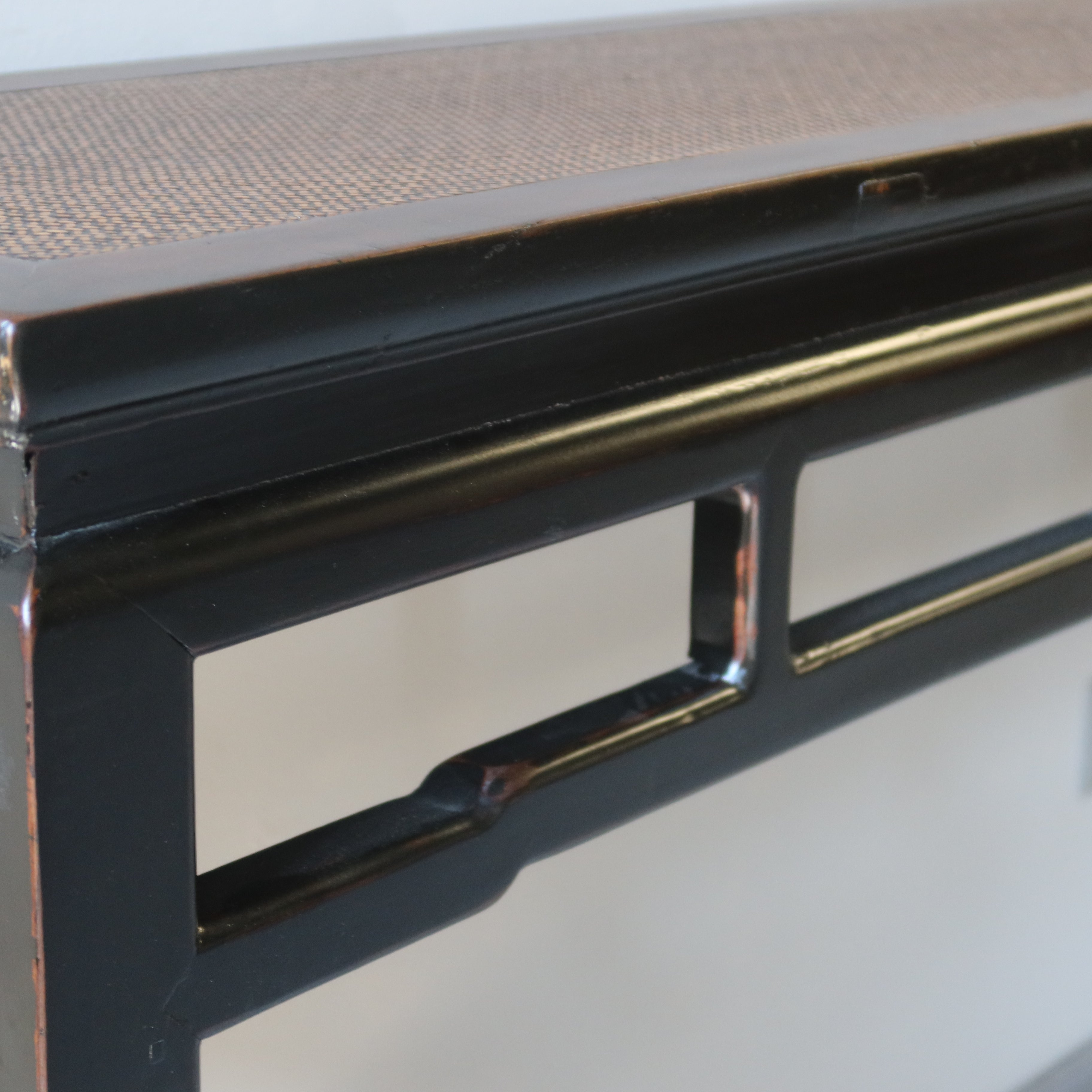 CONSOLLE OLMO CINESE CON PIANO IN RATTAN