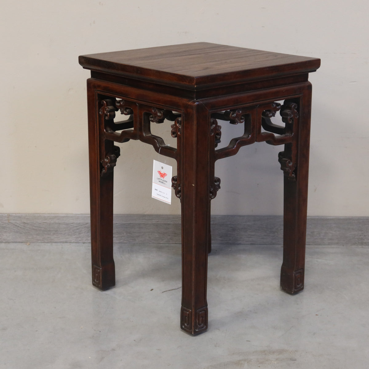 SGABELLO QUADRO OLMO CINESE CON INTAGLI