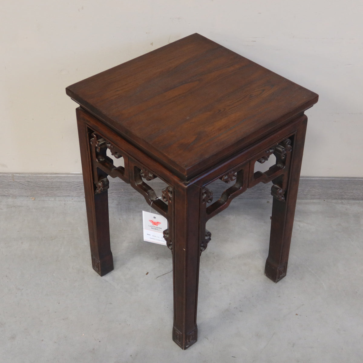 SGABELLO QUADRO OLMO CINESE CON INTAGLI