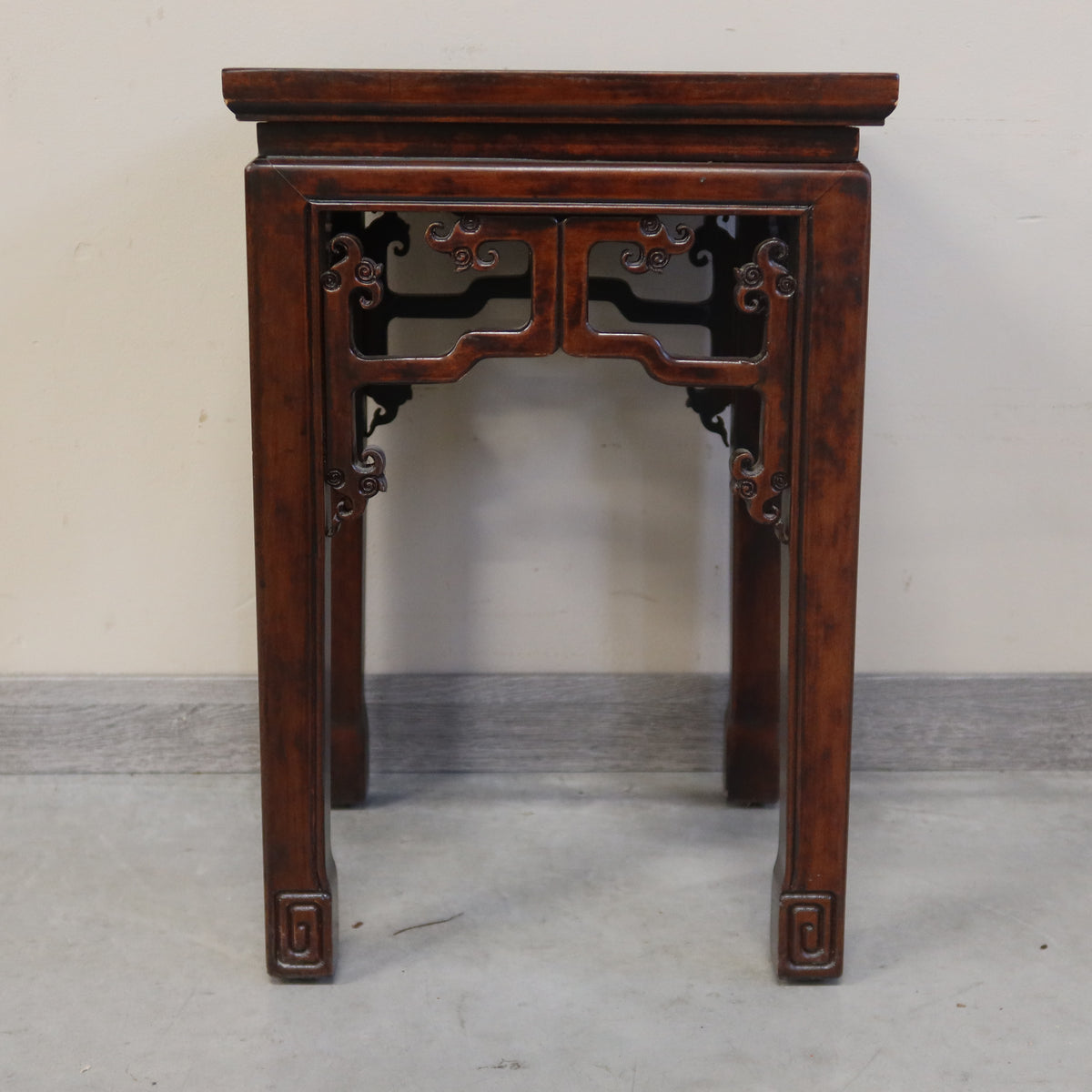 SGABELLO QUADRO OLMO CINESE CON INTAGLI