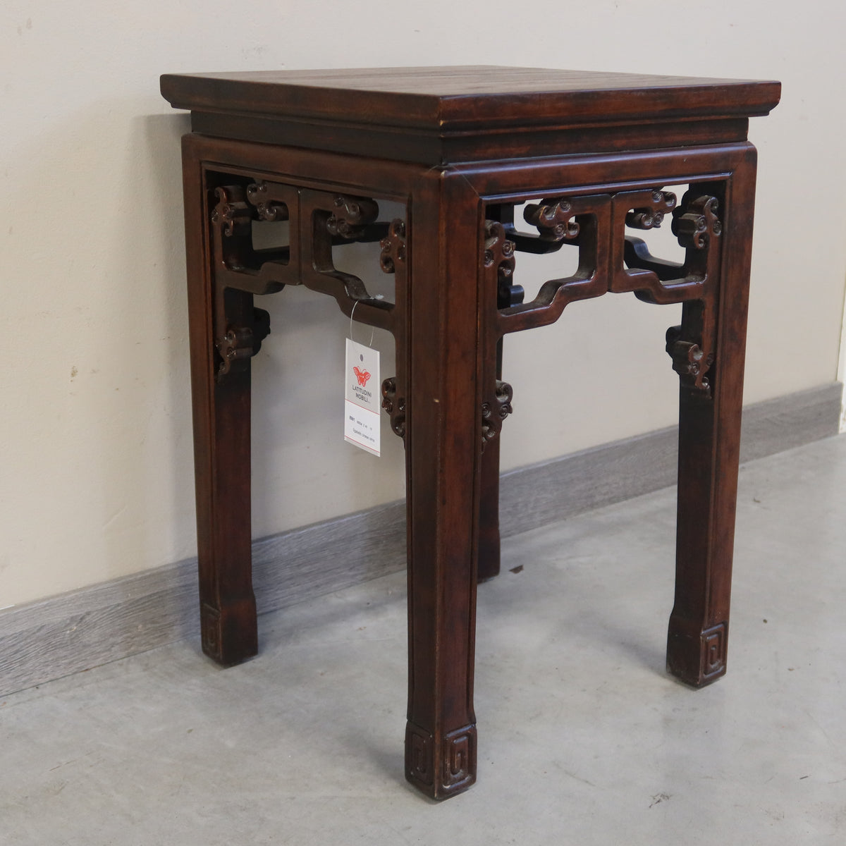 SGABELLO QUADRO OLMO CINESE CON INTAGLI