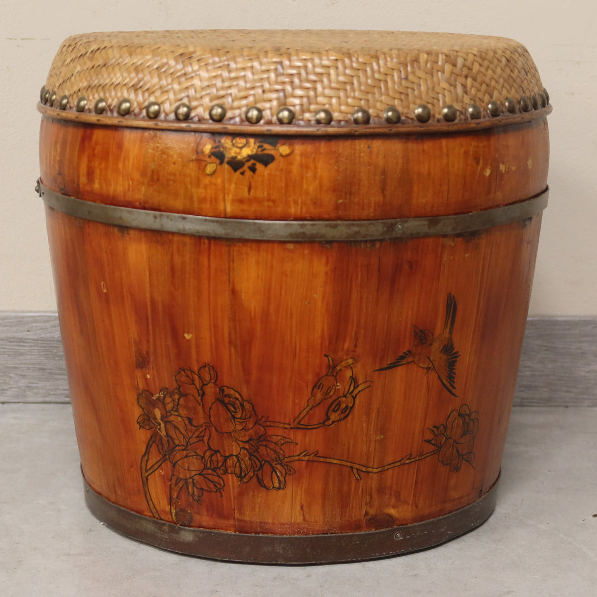 SGABELLO A BOTTE CON PIANO RATTAN