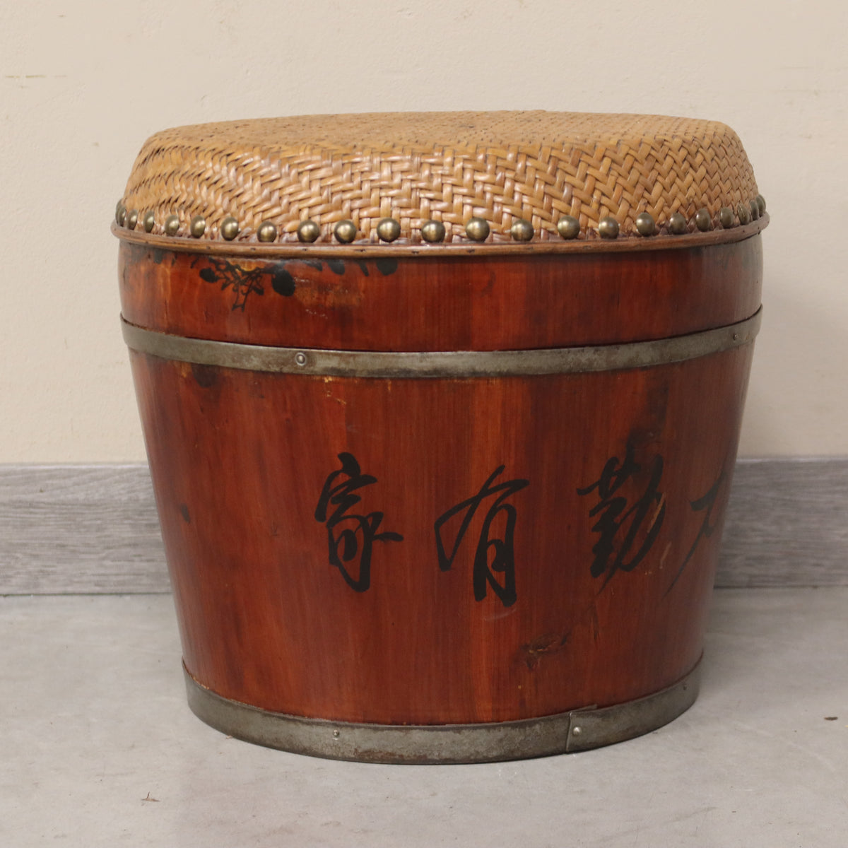SGABELLO A BOTTE CON PIANO RATTAN