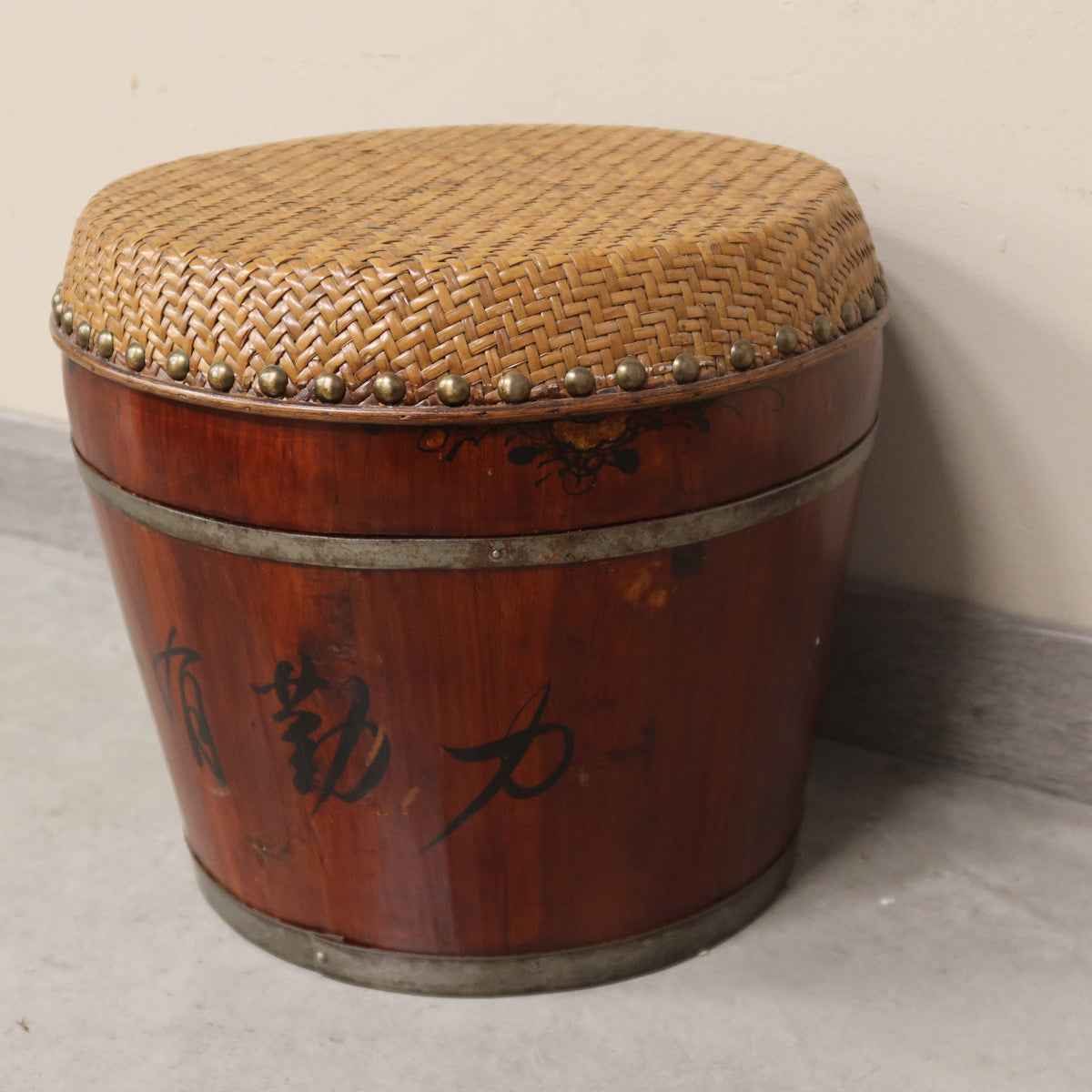SGABELLO A BOTTE CON PIANO RATTAN