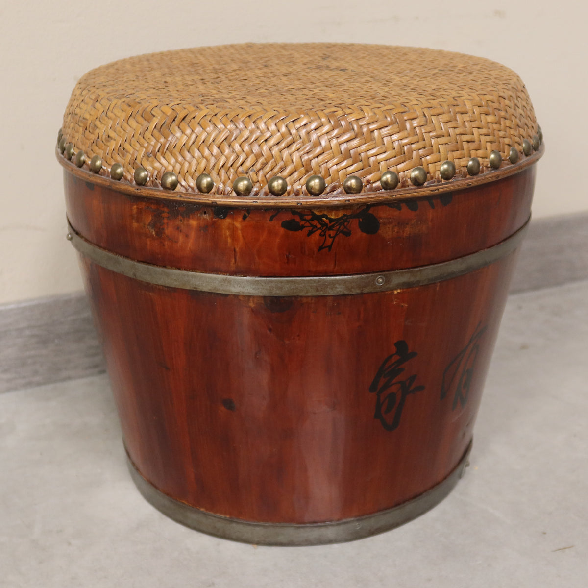 SGABELLO A BOTTE CON PIANO RATTAN