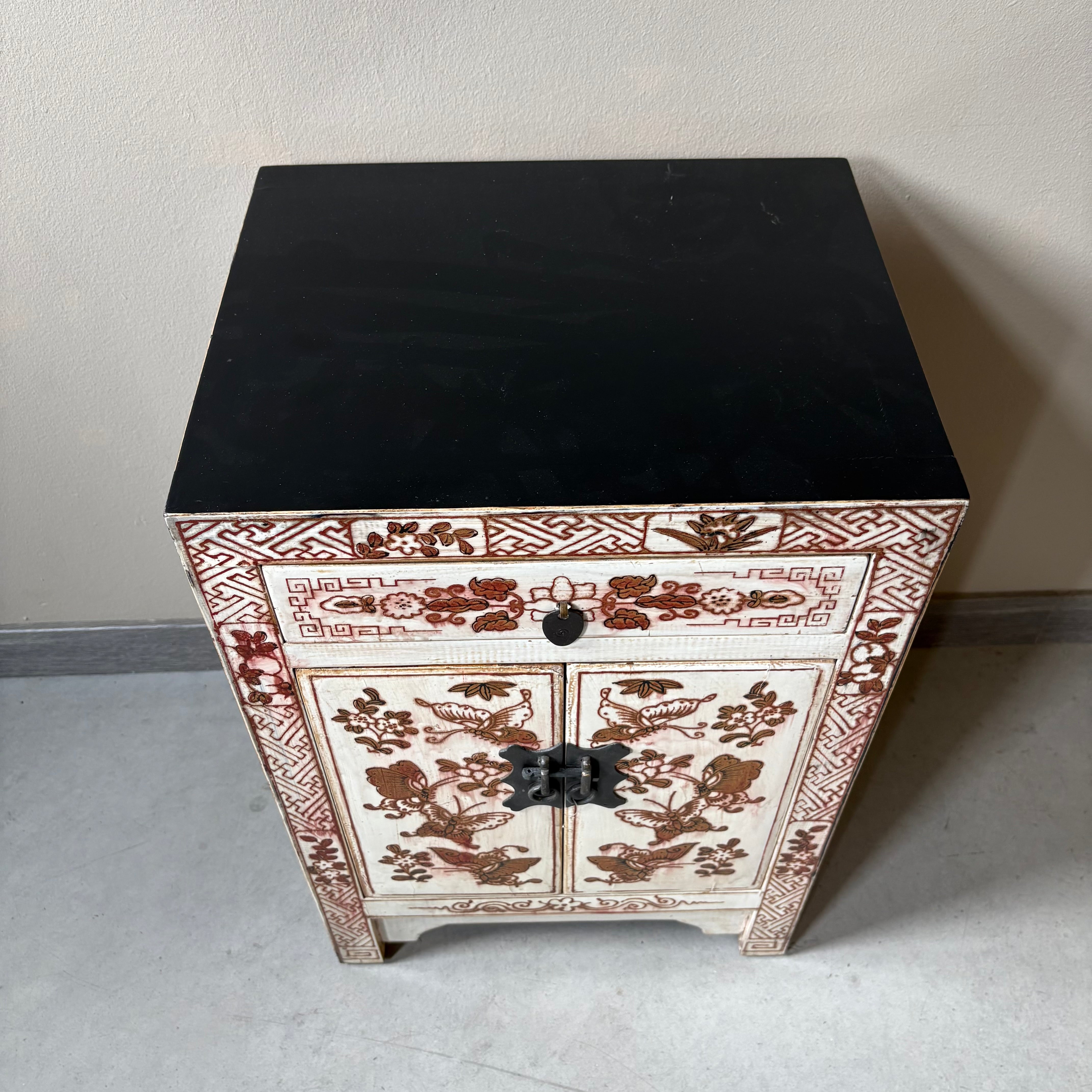 COMODINO SHANXI LACCA BIANCA DECORATA