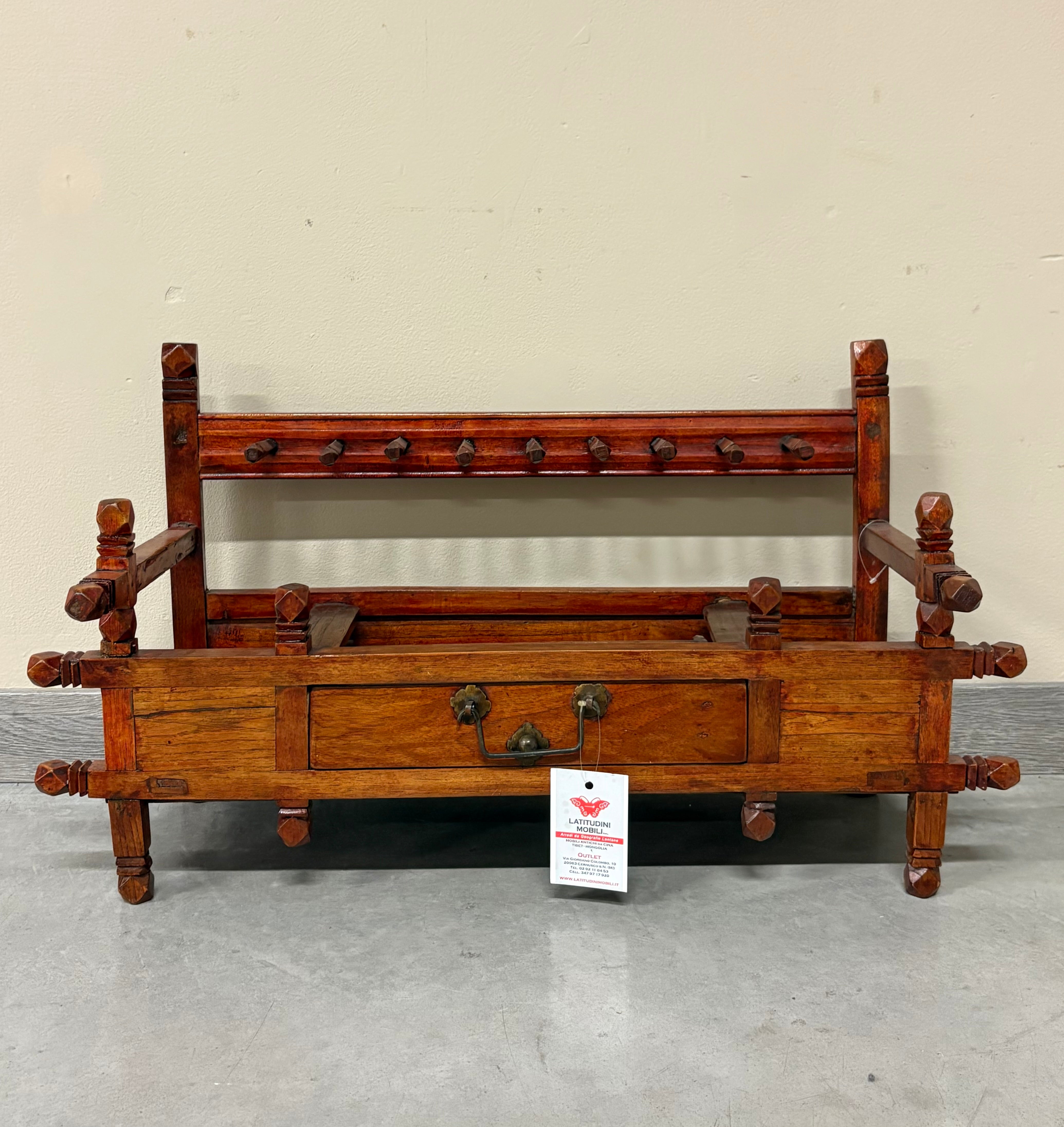 ALZATINA ORNAMENTALE IN LEGNO