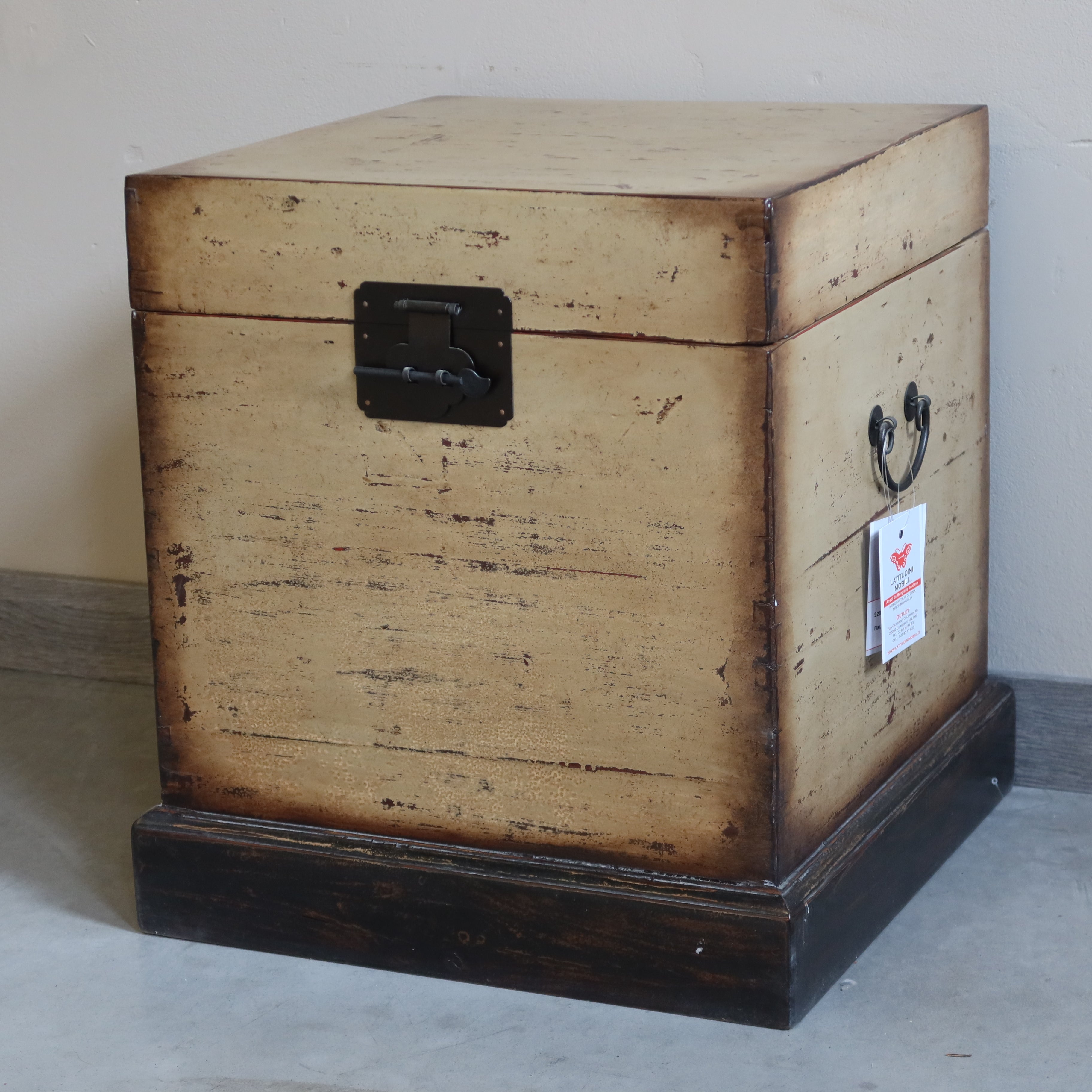 BAULE CUBICO LACCATO