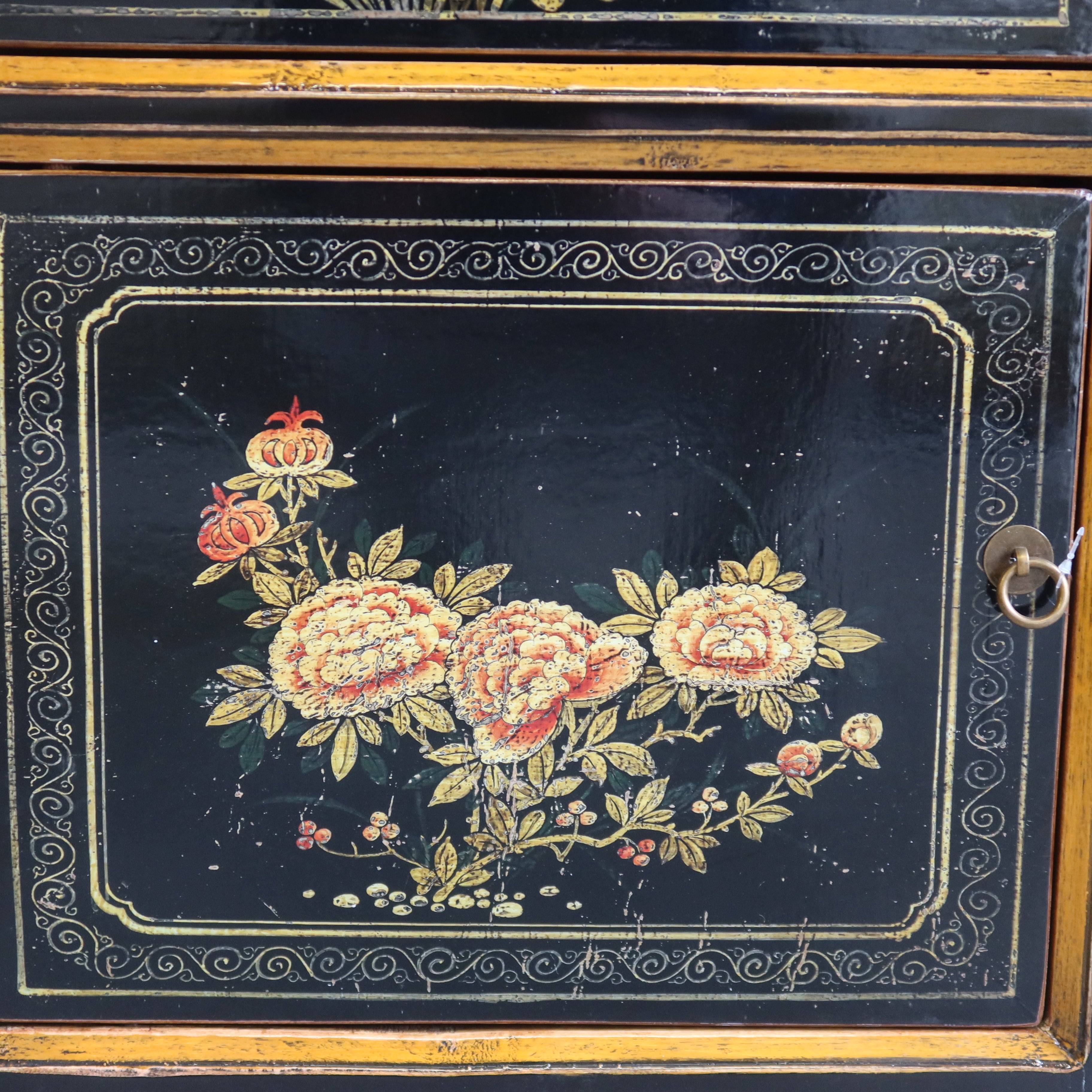 COMODINO DECORATO DELLA MONGOLIA
