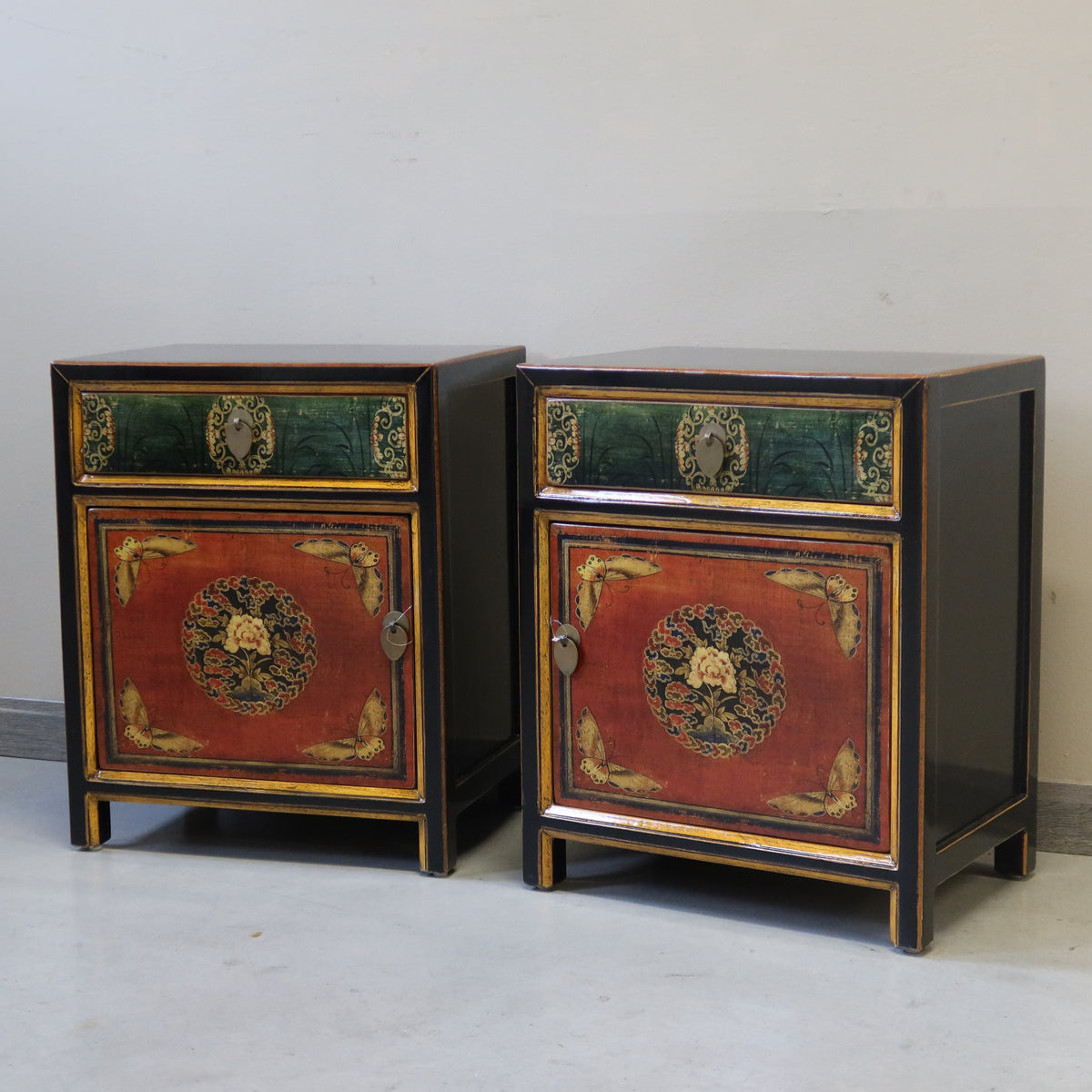 COMODINO MONGOLO DECORATO