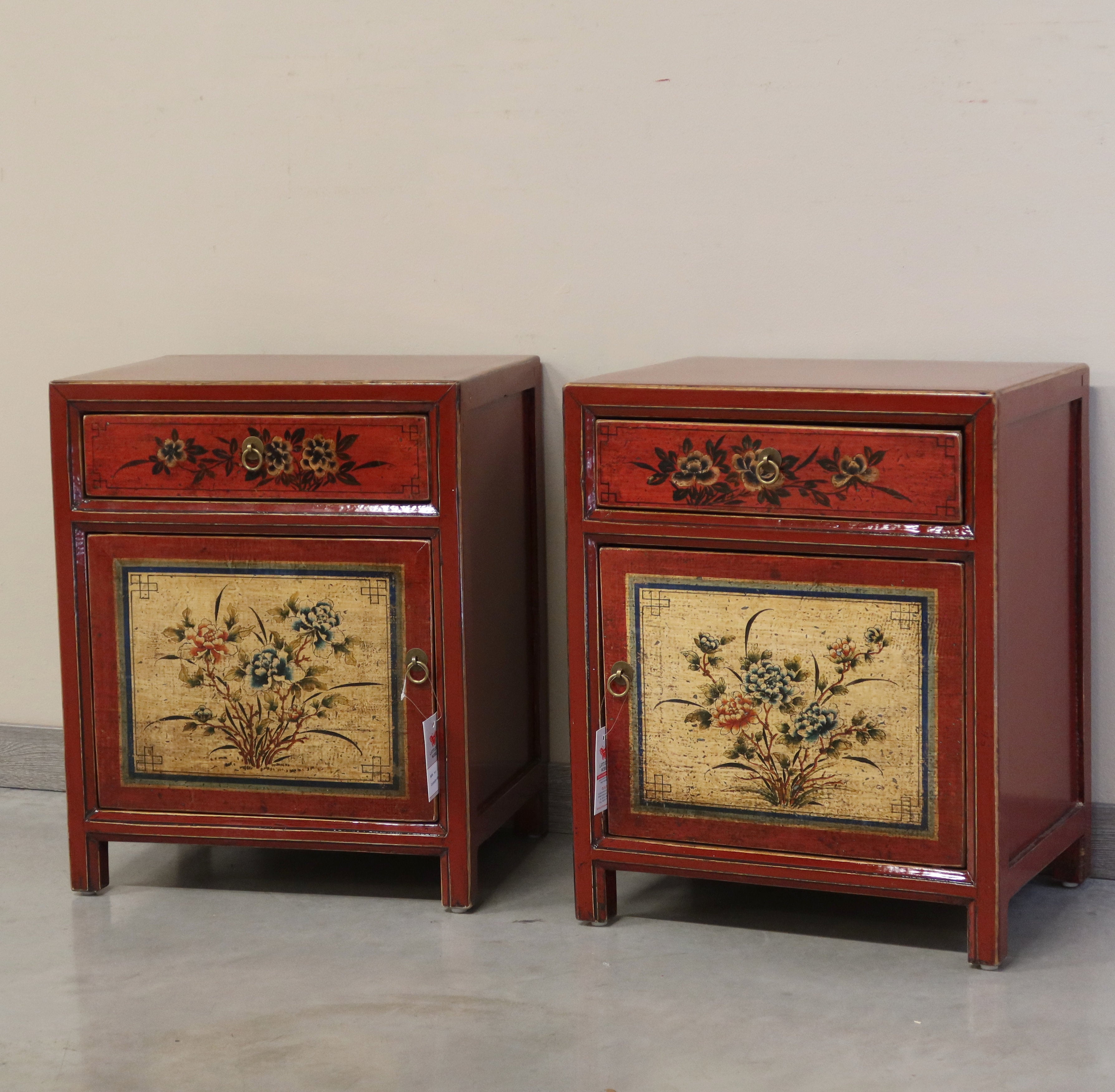 COMODINO DECORATO DELLA MONGOLIA
