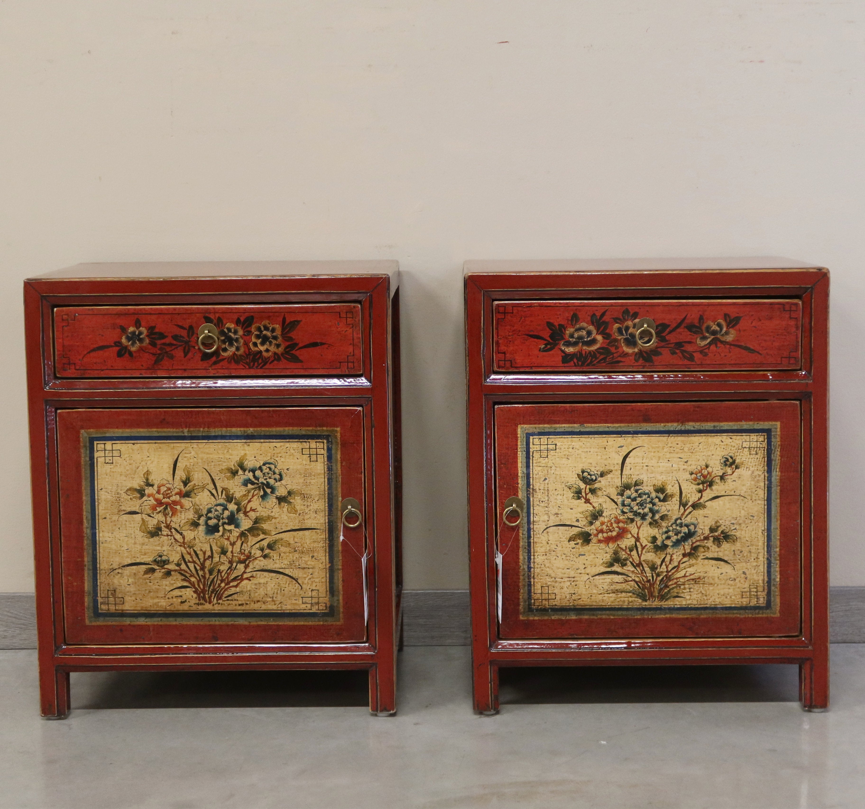 COMODINO DECORATO DELLA MONGOLIA