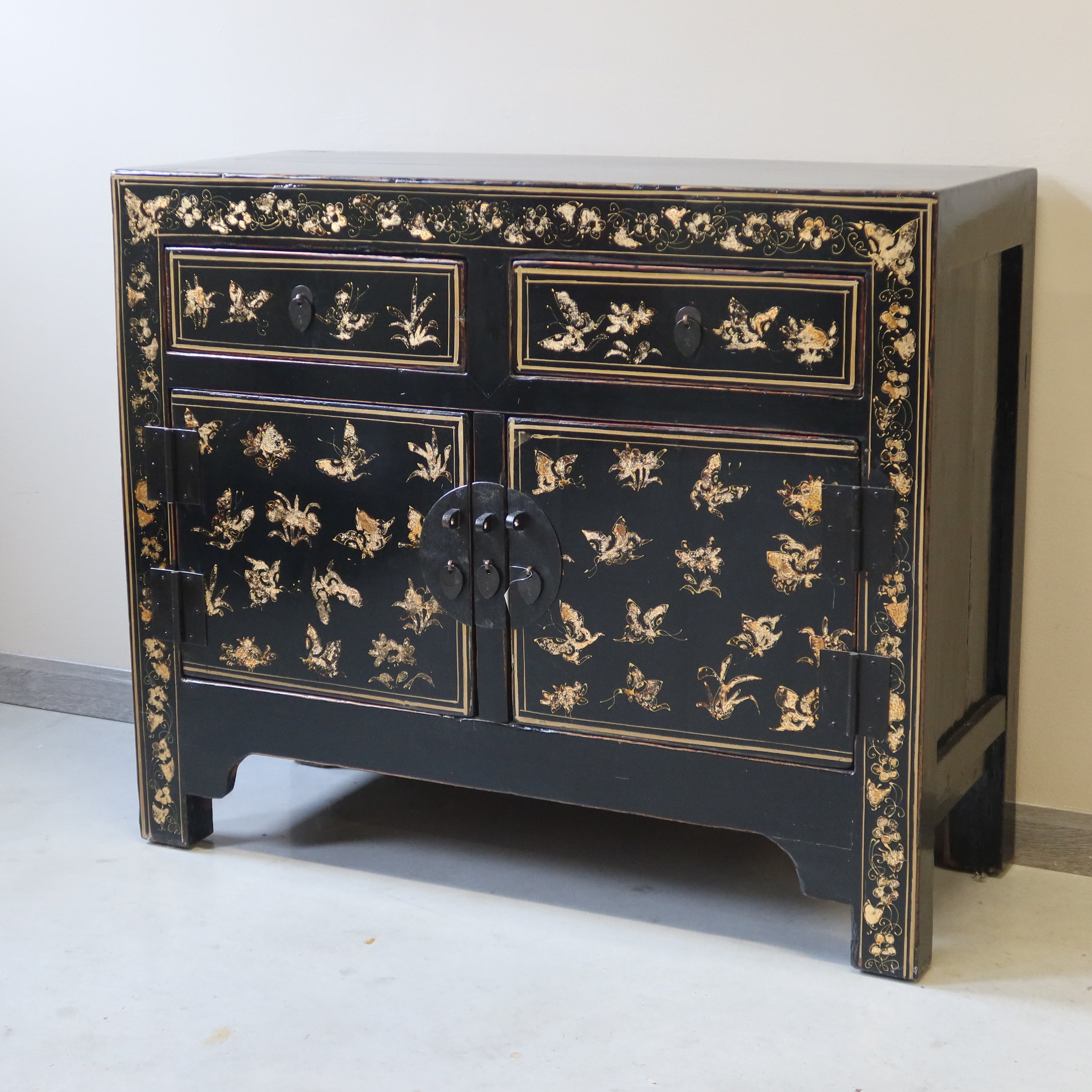 CREDENZA CINESE DELLO SHANXI LACCA DECORATA