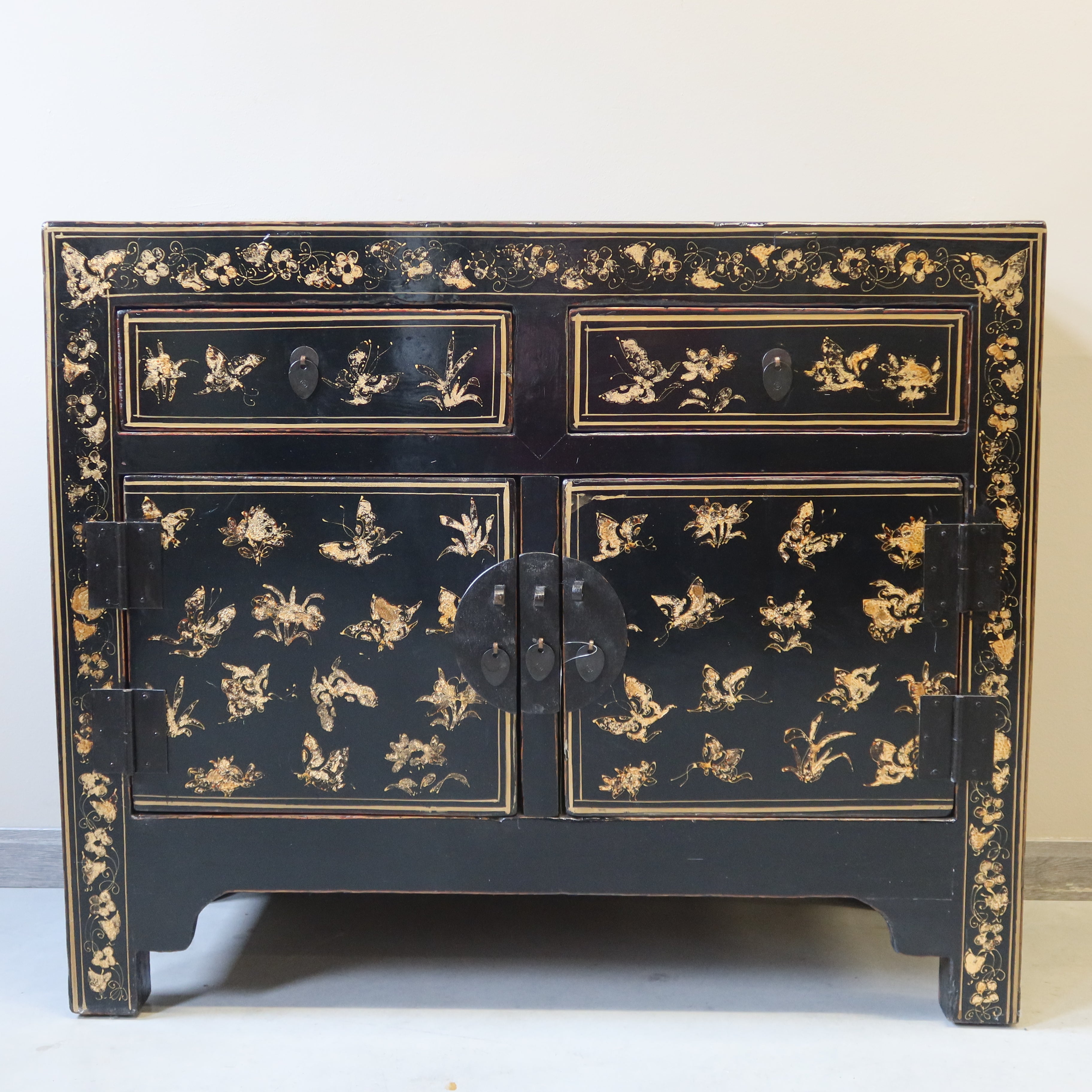 CREDENZA CINESE DELLO SHANXI LACCA DECORATA