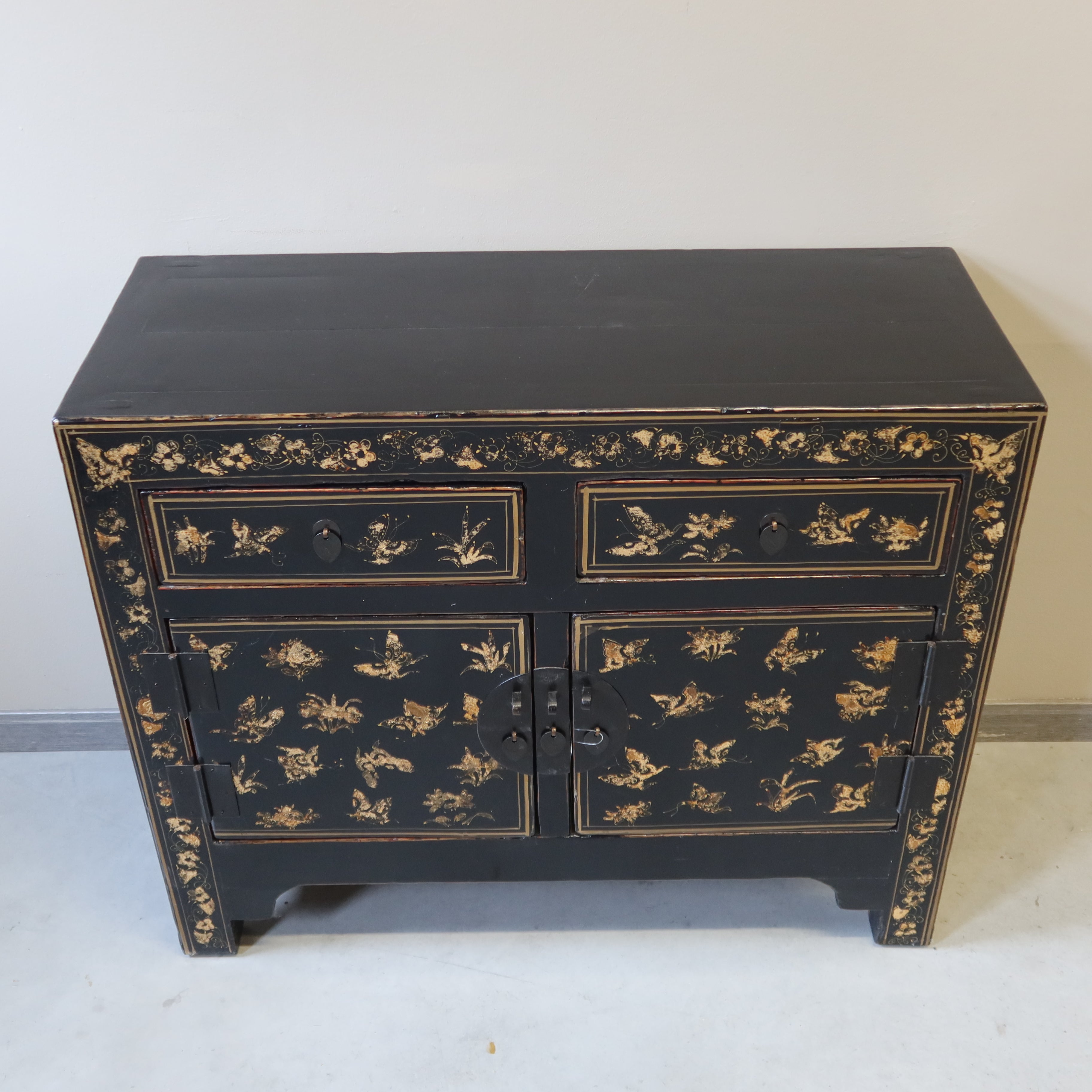 CREDENZA CINESE DELLO SHANXI LACCA DECORATA