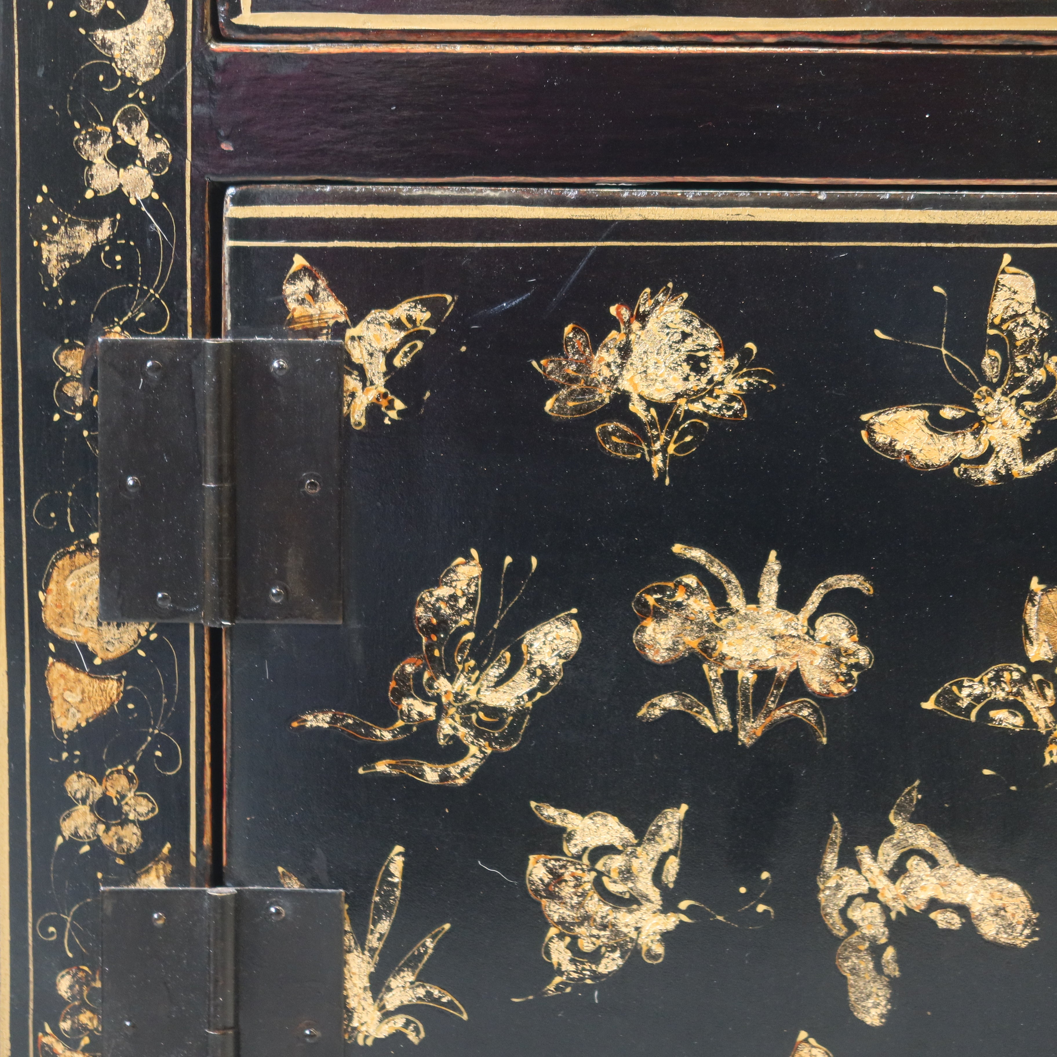 CREDENZA CINESE DELLO SHANXI LACCA DECORATA