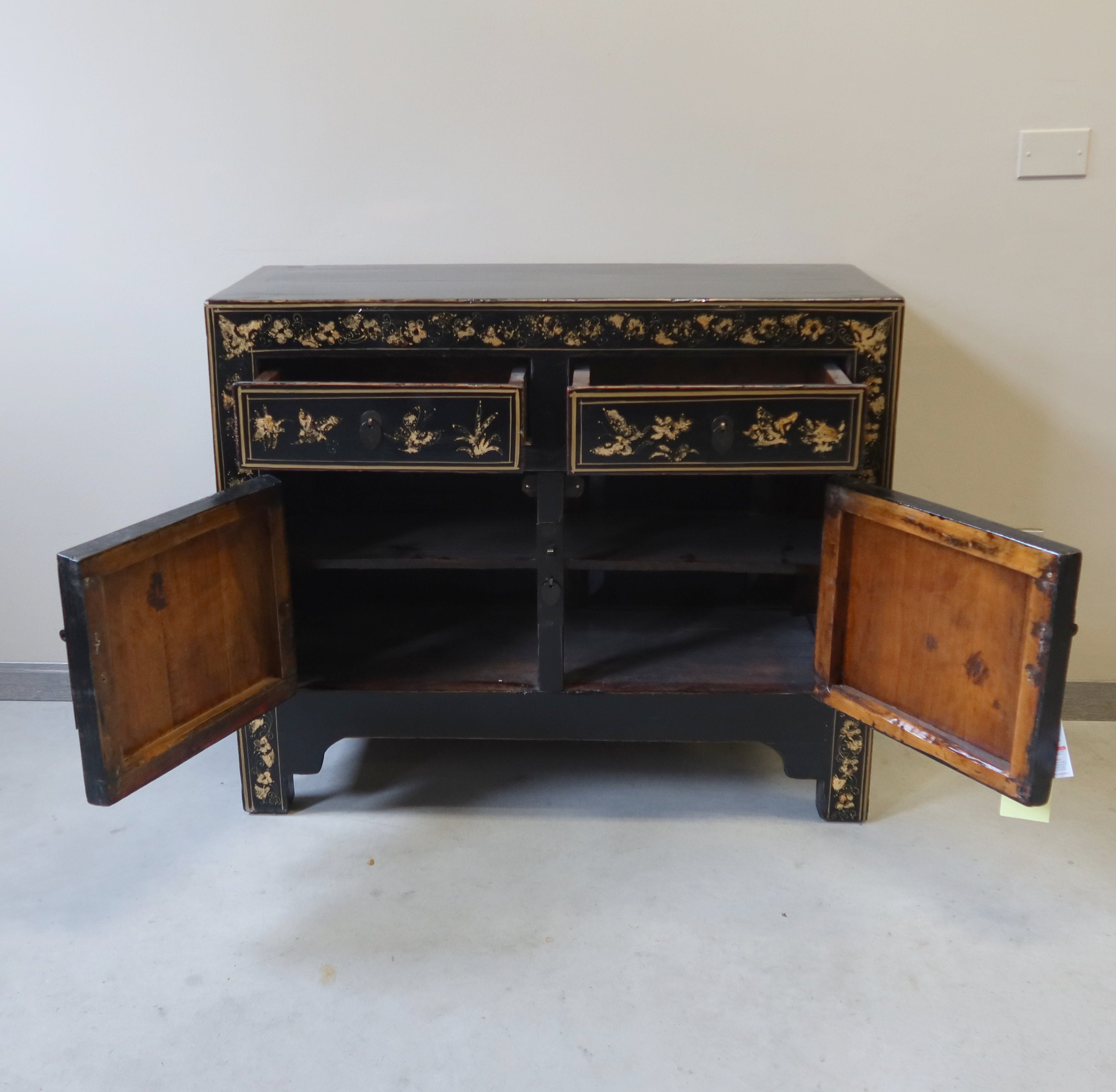 CREDENZA CINESE DELLO SHANXI LACCA DECORATA