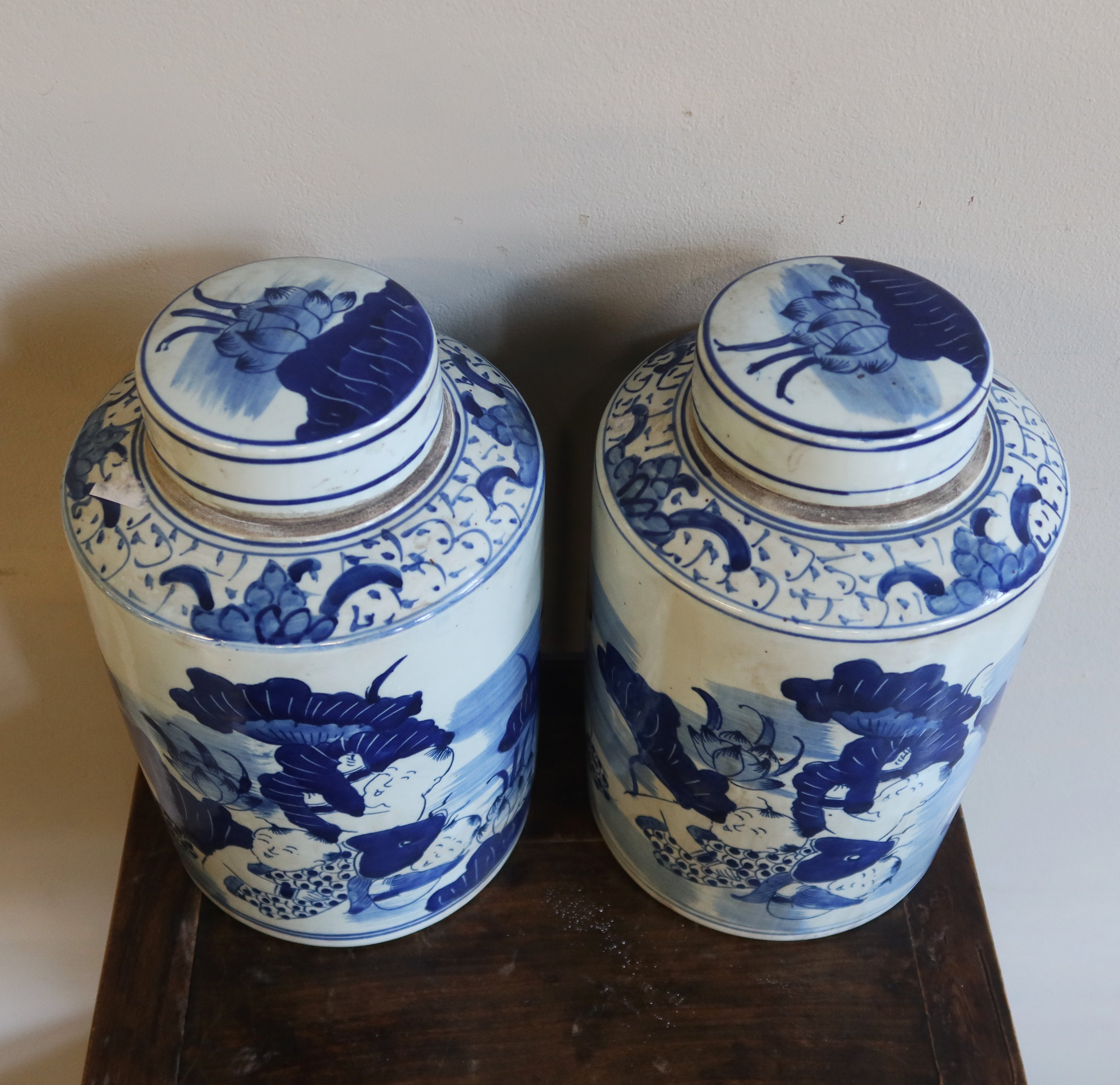 VASO CILINDRICO IN CERAMICA DIPINTA