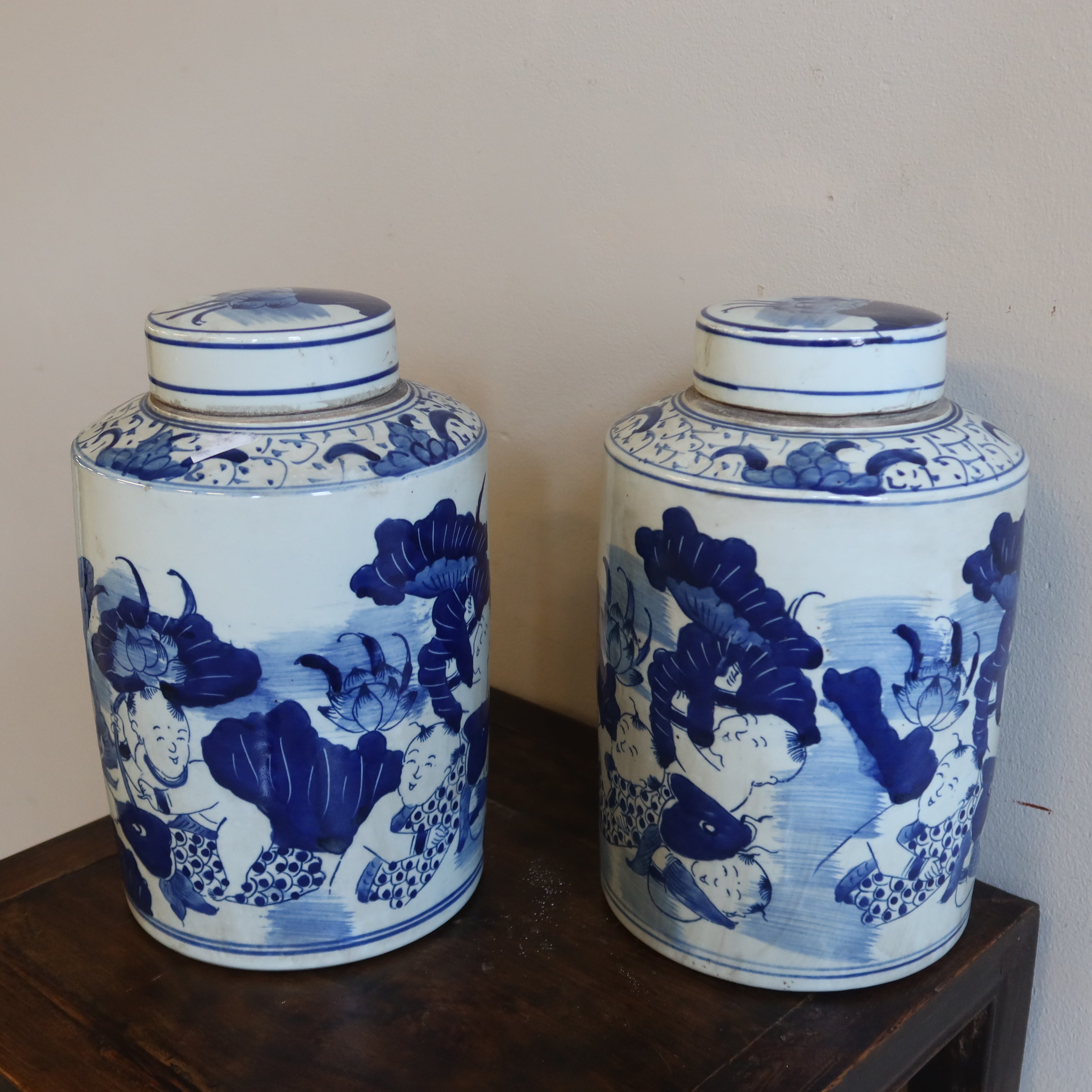 VASO CILINDRICO IN CERAMICA DIPINTA