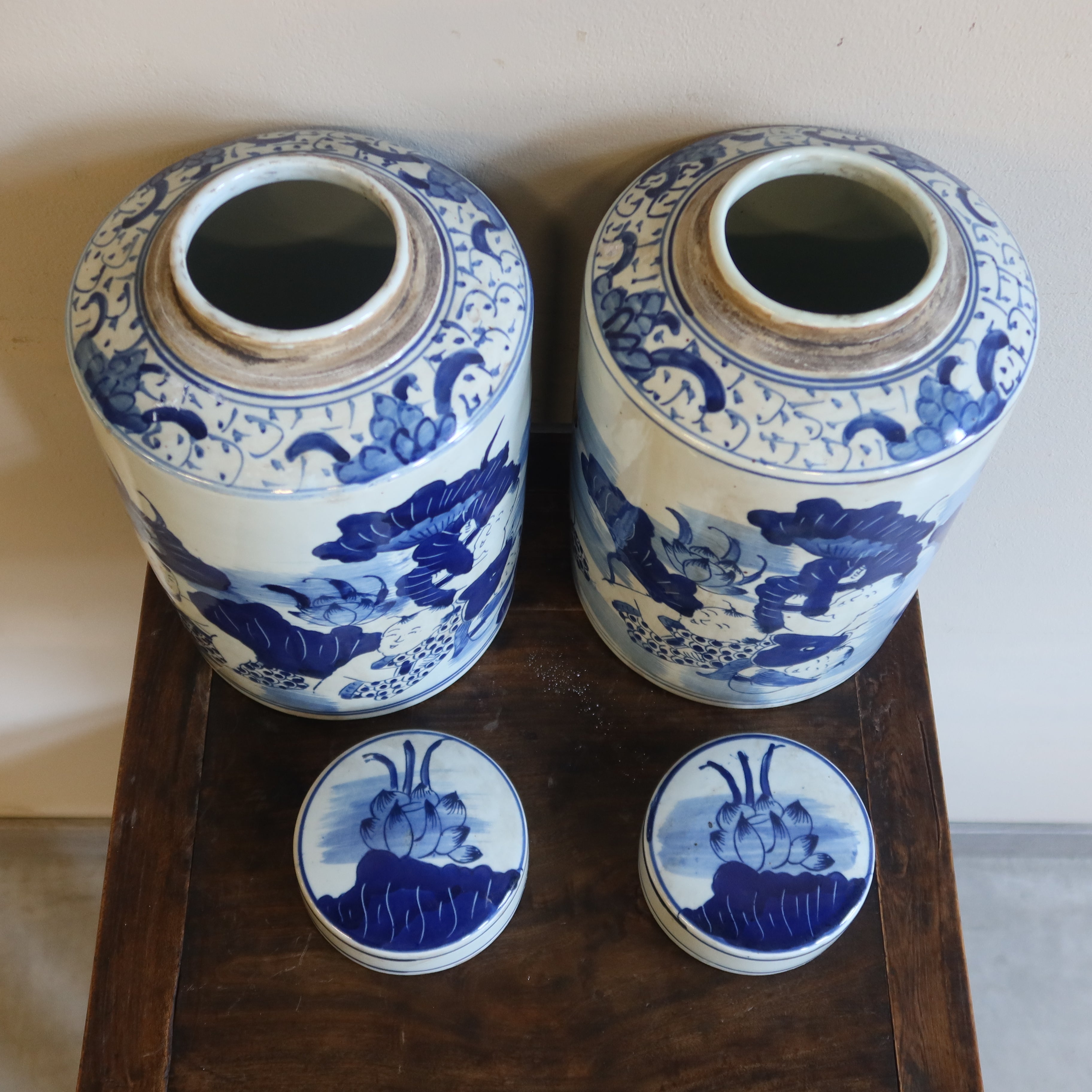 VASO CILINDRICO IN CERAMICA DIPINTA