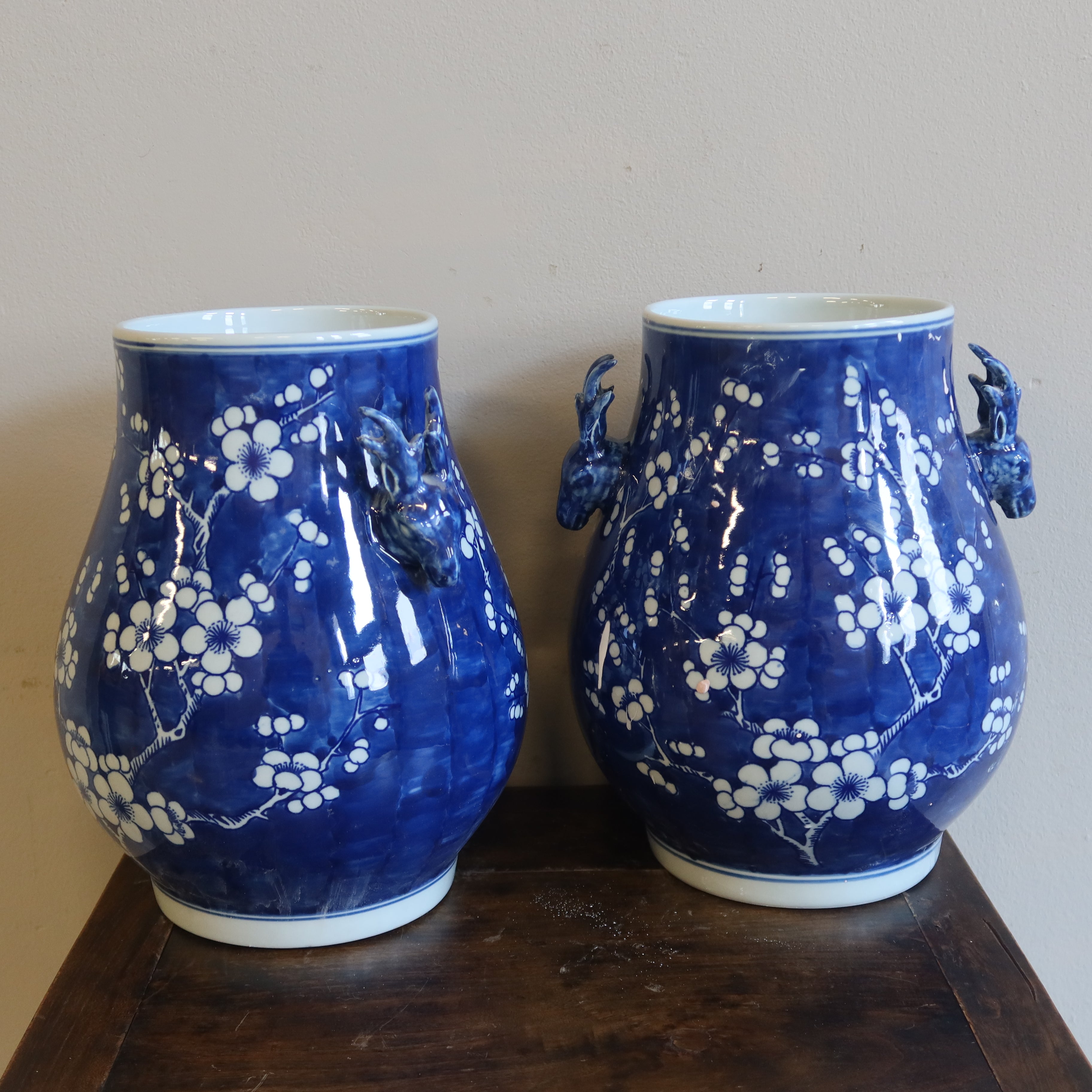 VASO STONDATO IN CERAMICA BLU DIPINTA