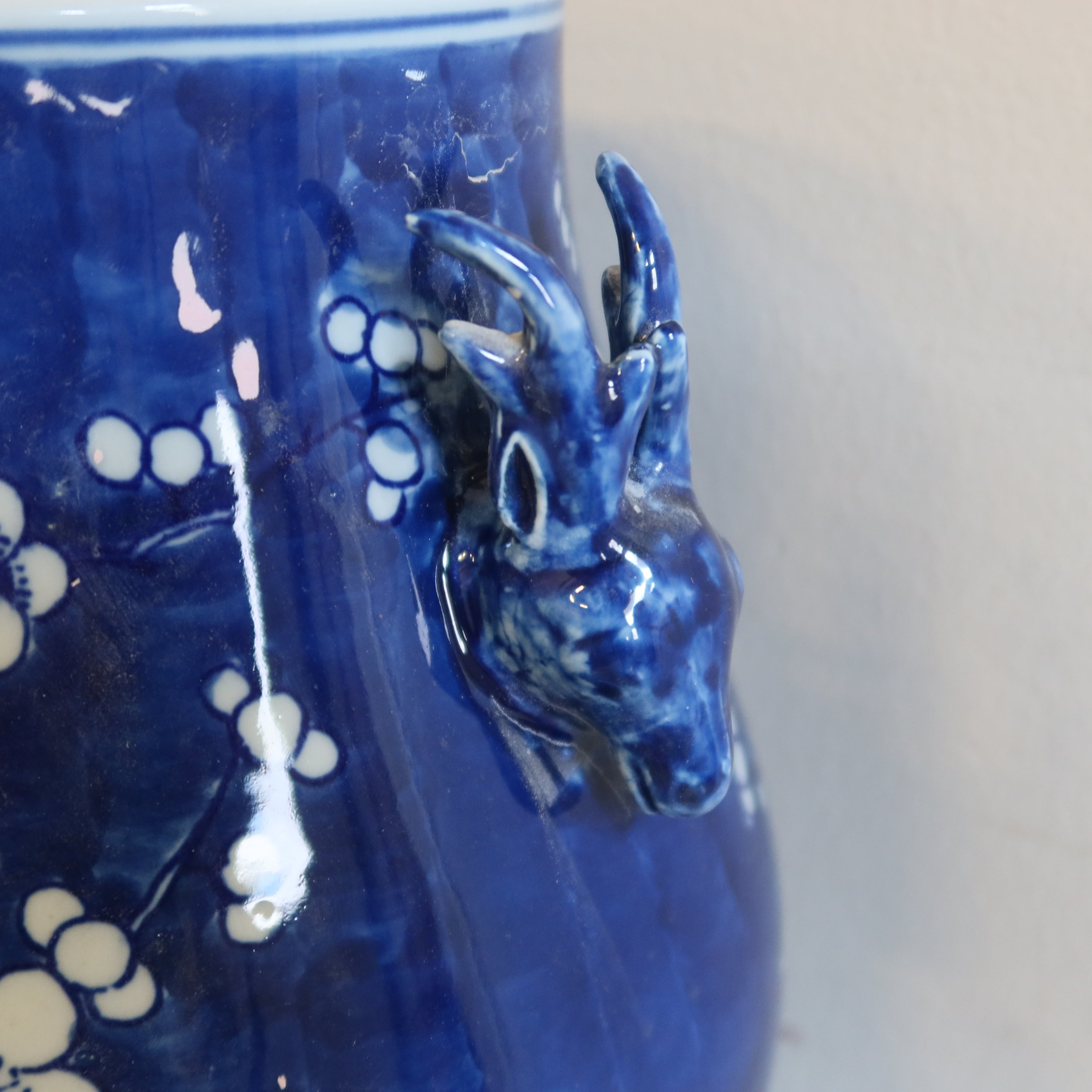 VASO STONDATO IN CERAMICA BLU DIPINTA