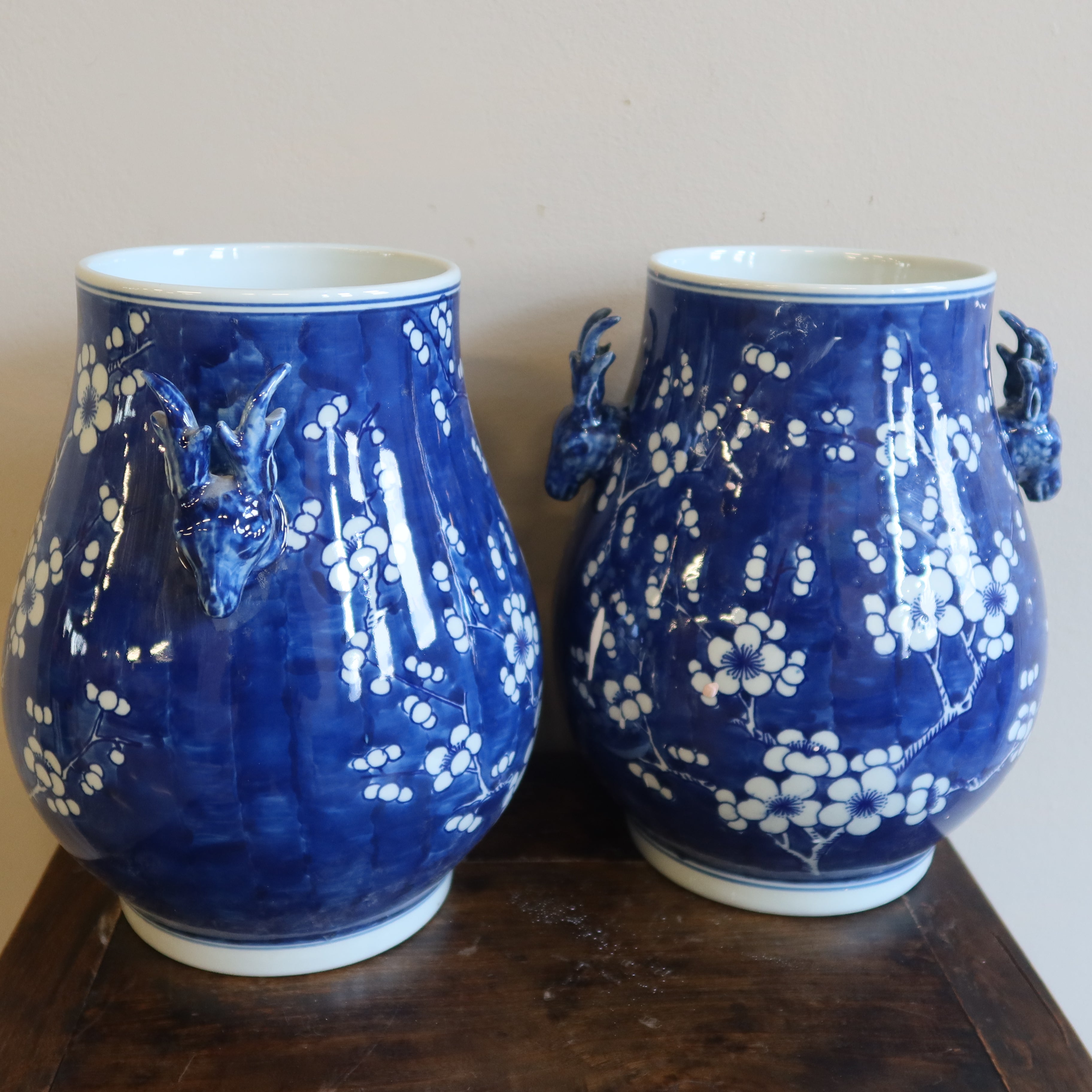 VASO STONDATO IN CERAMICA BLU DIPINTA
