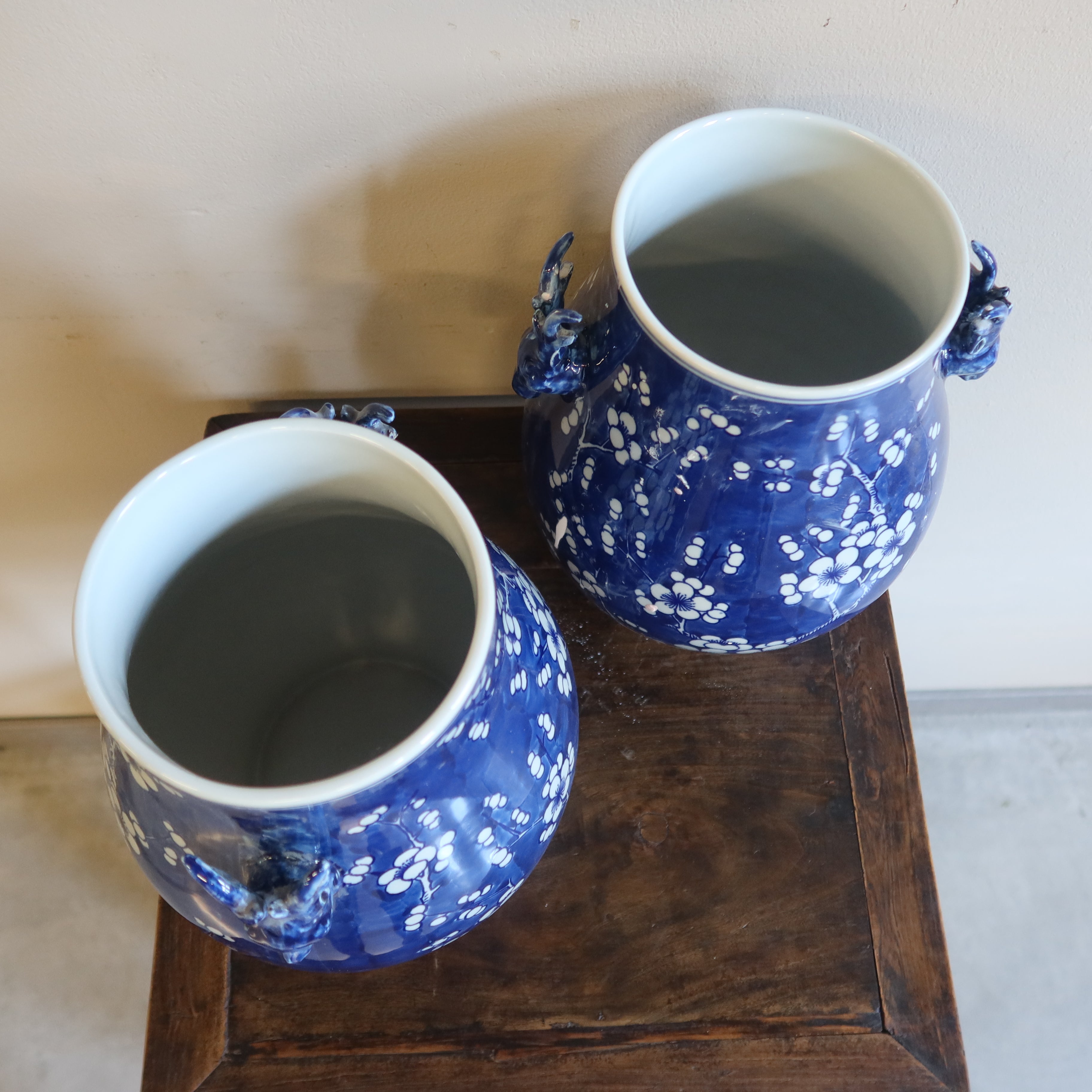 VASO STONDATO IN CERAMICA BLU DIPINTA