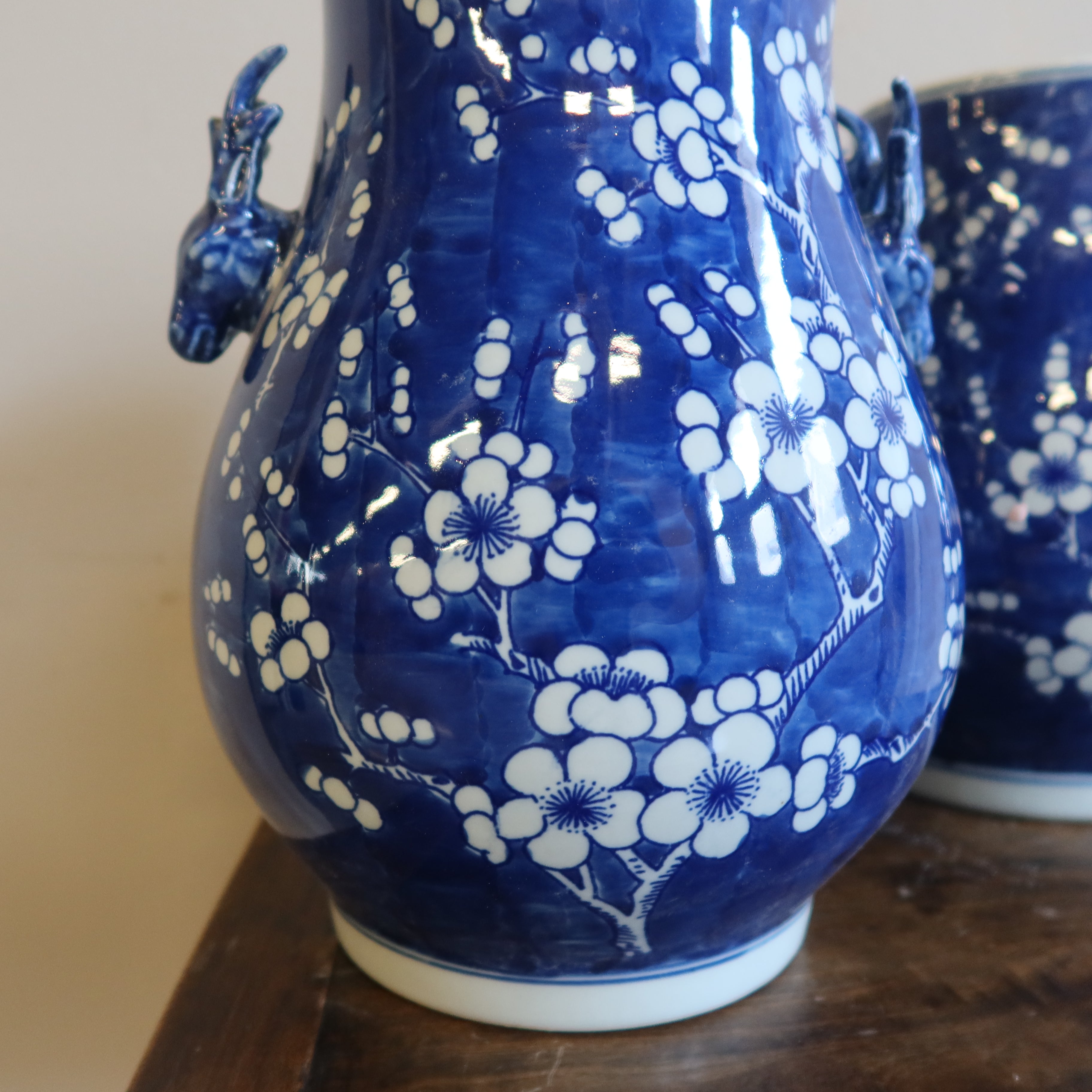 VASO STONDATO IN CERAMICA BLU DIPINTA