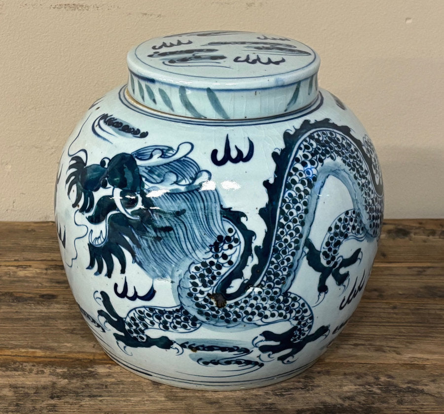 VASO STONDATO IN CERAMICA DECORATA E COPERCHIO
