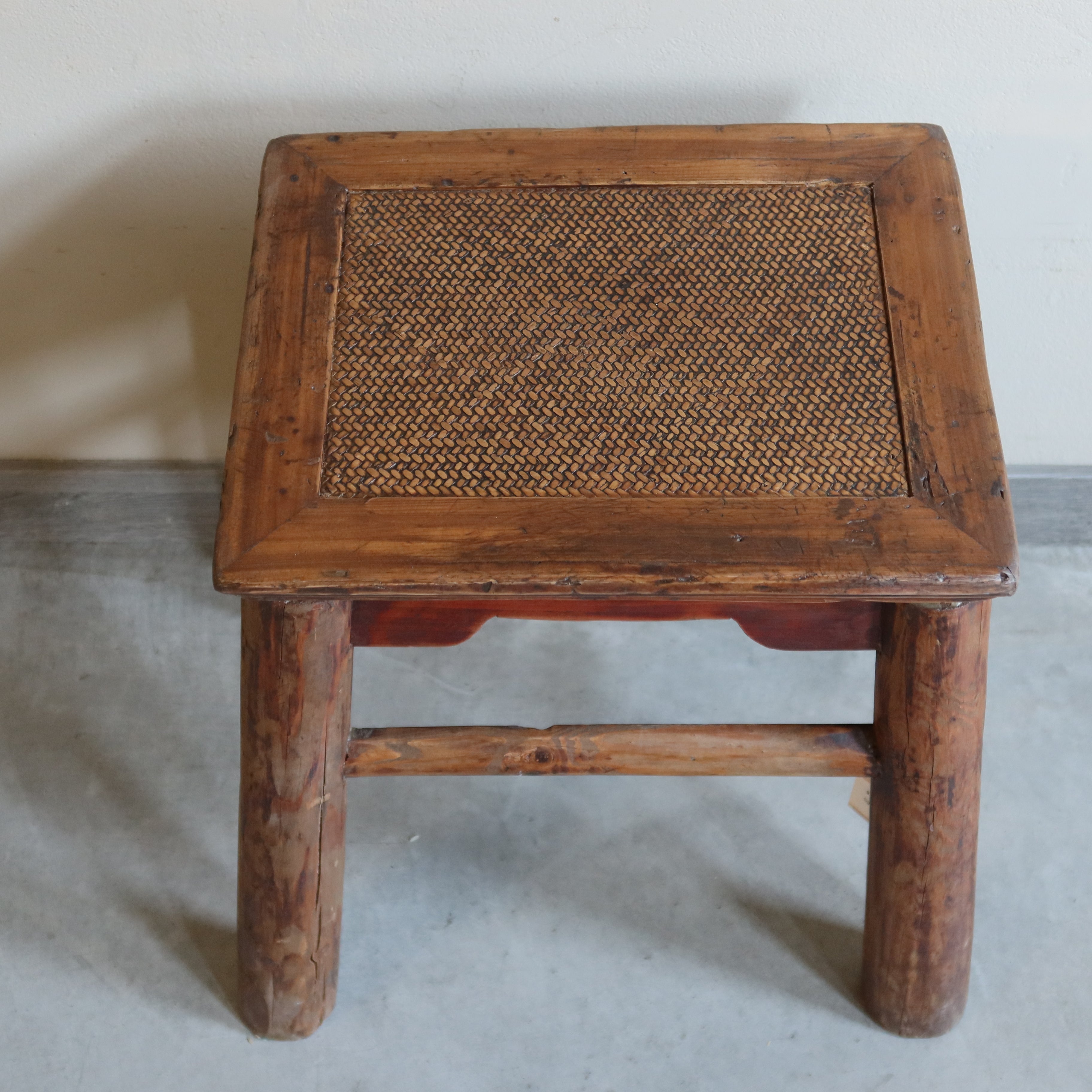 SGABELLO OLMO CINESE A TRAPEZIO PIANO RATTAN