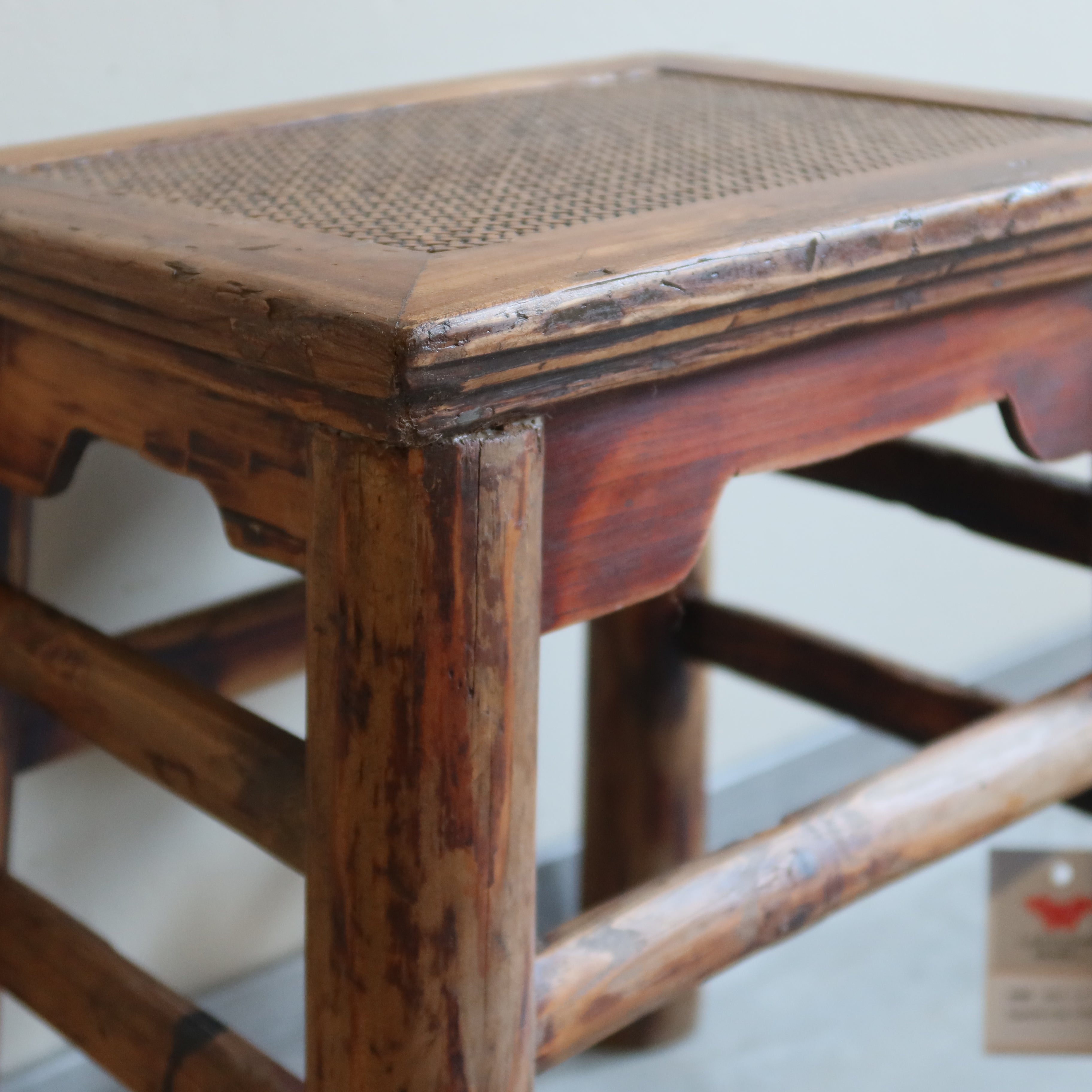 SGABELLO OLMO CINESE A TRAPEZIO PIANO RATTAN