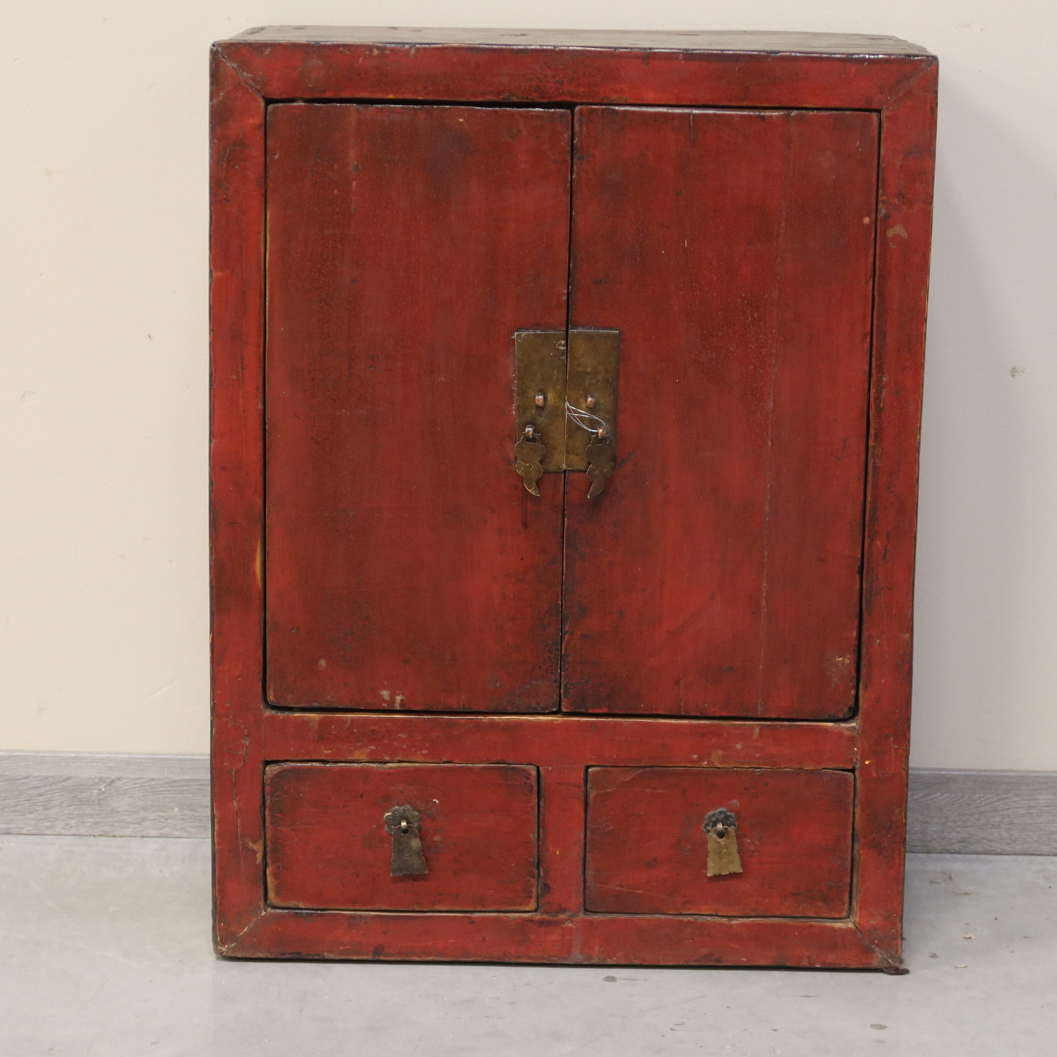 CREDENZINO MONGOLIA ROSSO IN PATINA