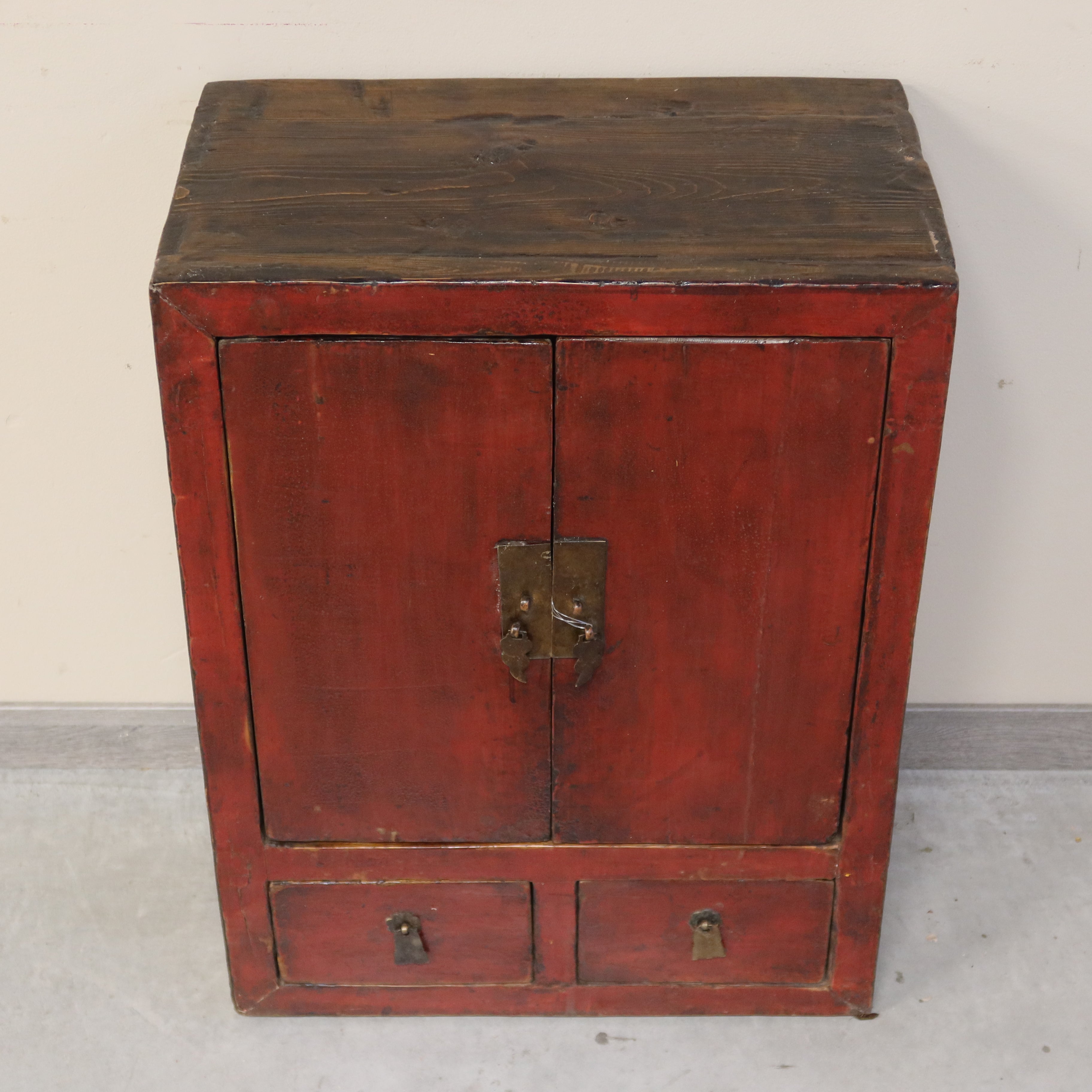 CREDENZINO MONGOLIA ROSSO IN PATINA