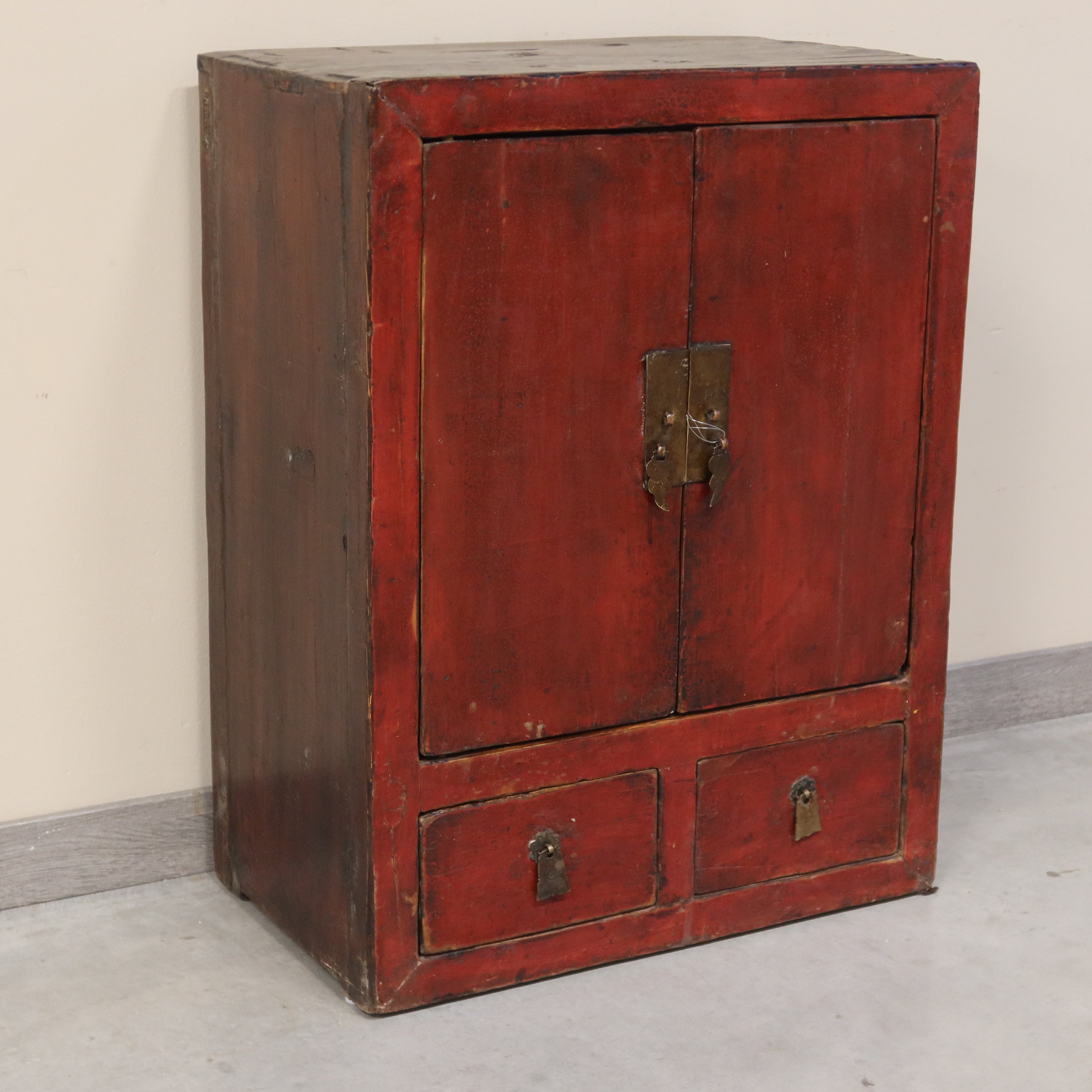 CREDENZINO MONGOLIA ROSSO IN PATINA