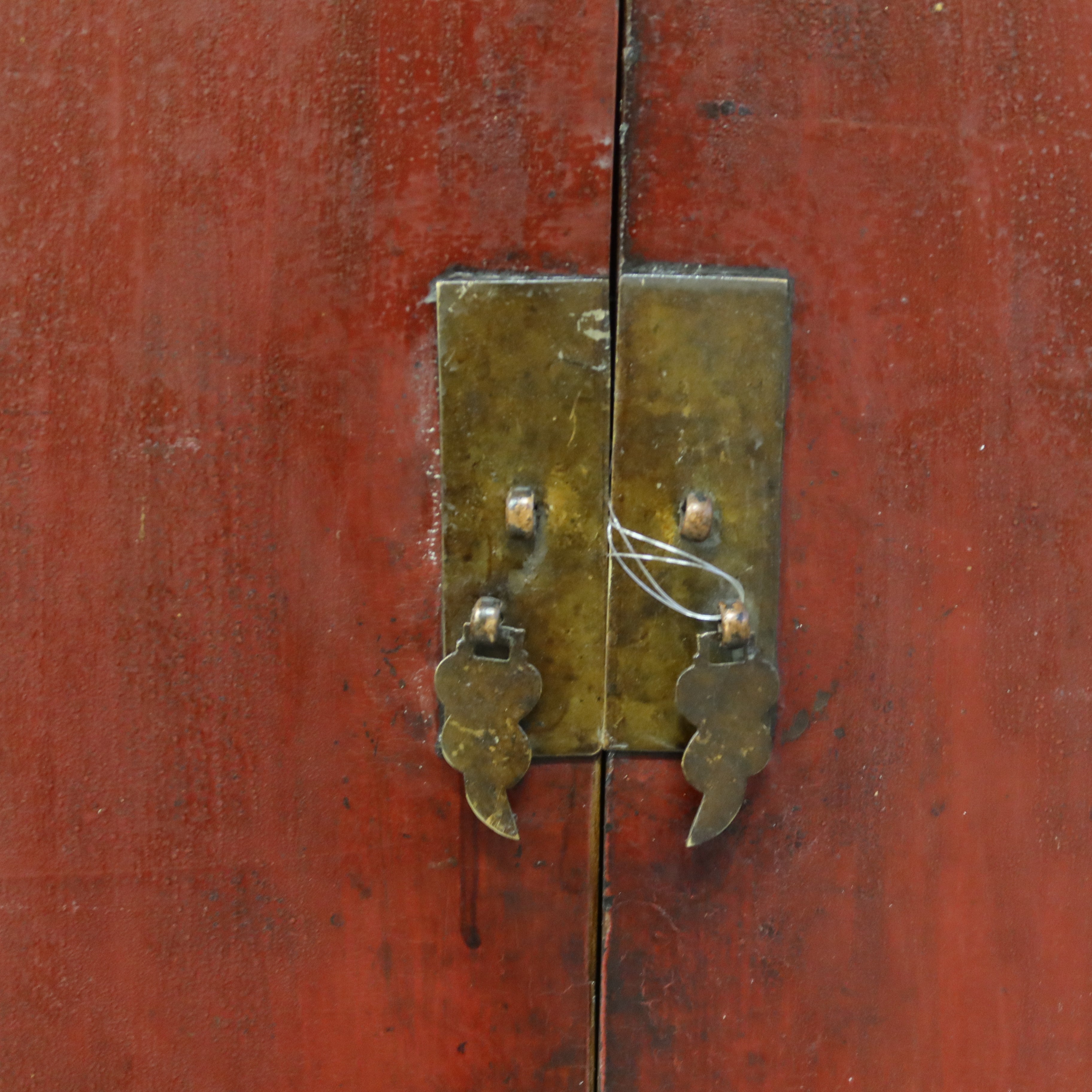 CREDENZINO MONGOLIA ROSSO IN PATINA