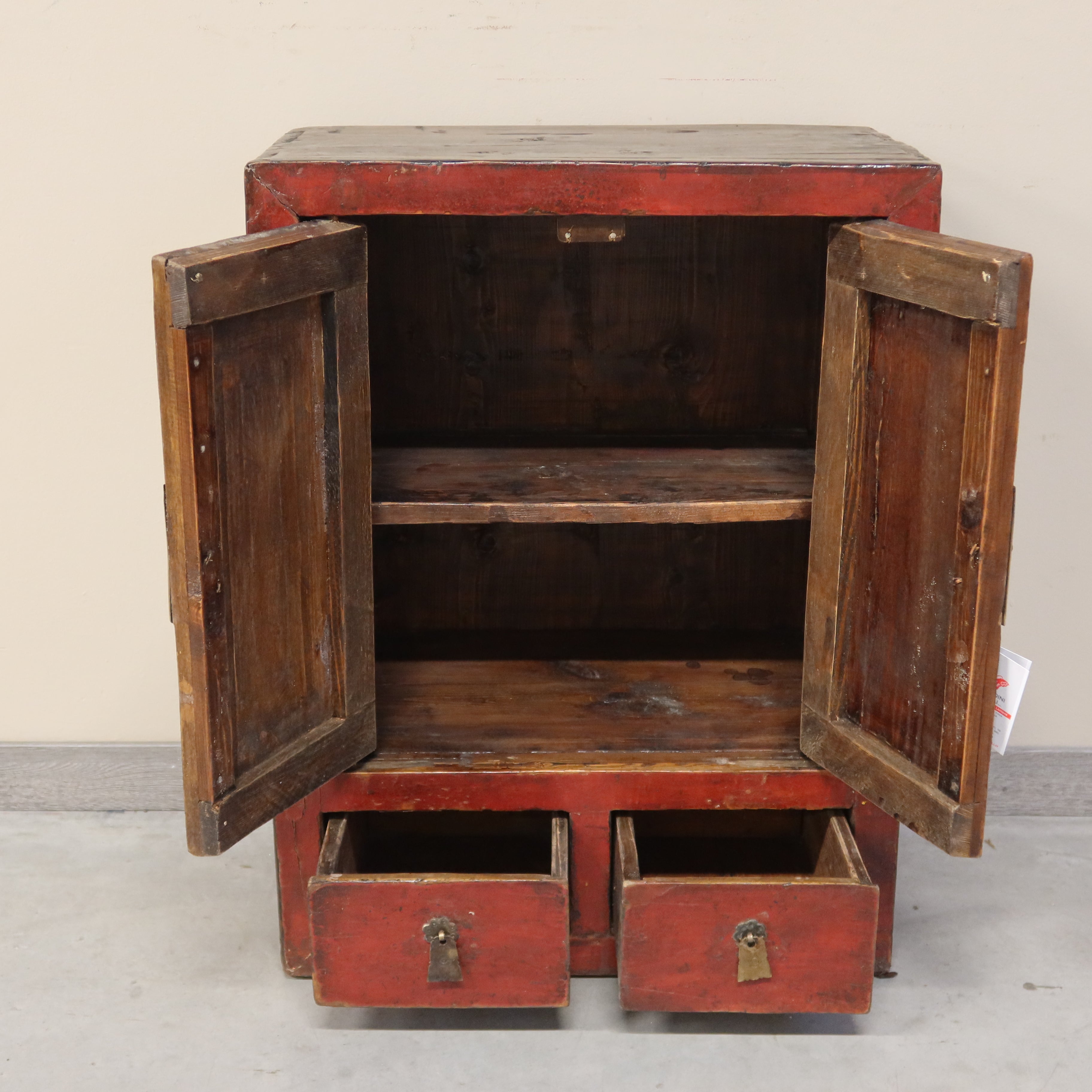 CREDENZINO MONGOLIA ROSSO IN PATINA