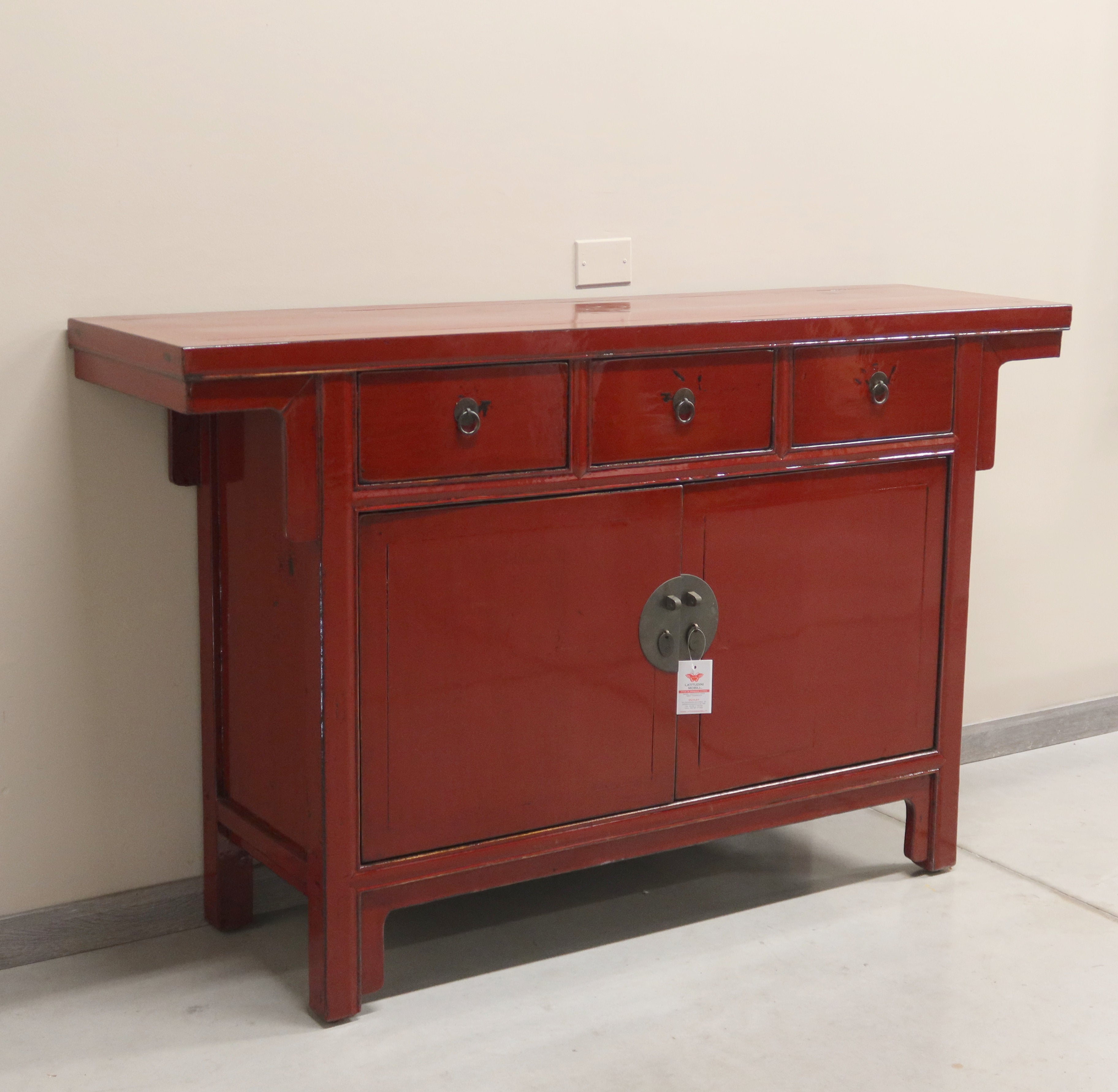 CREDENZA CINESE LACCA ROSSA TOP AGGETTANTE