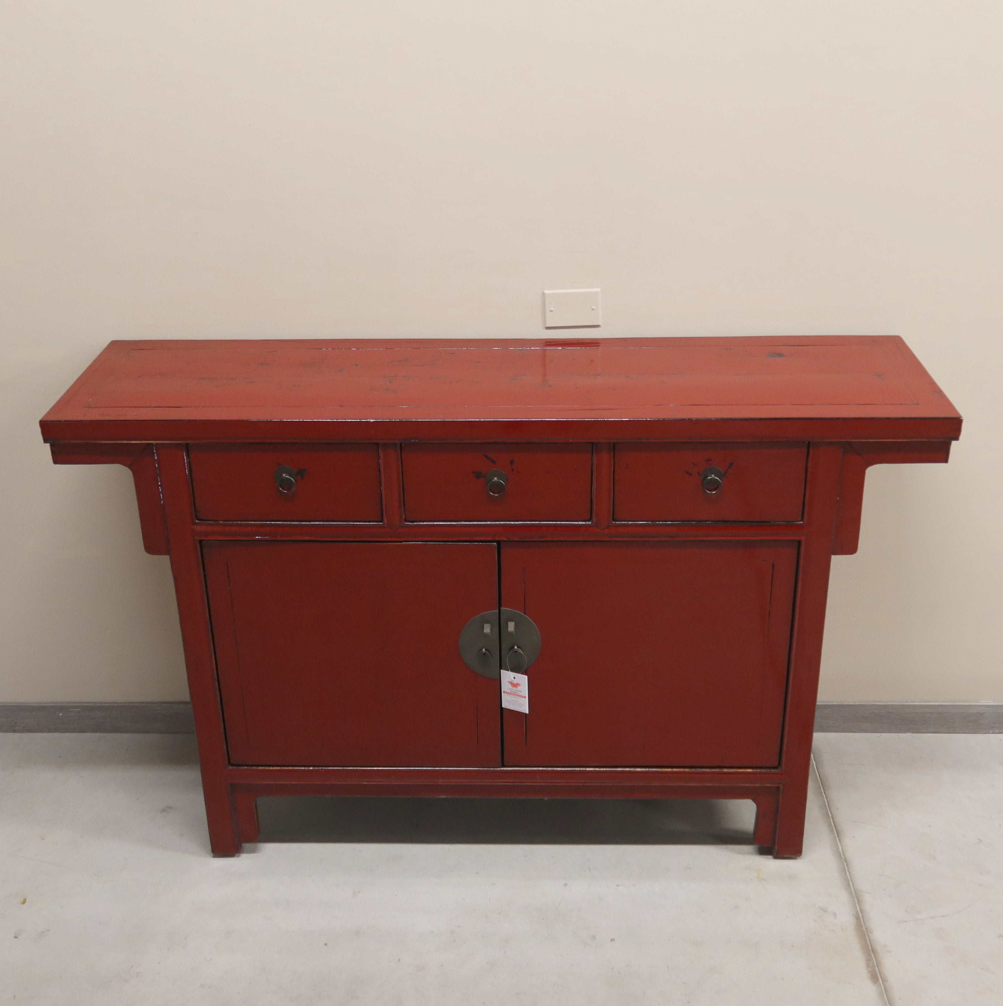 CREDENZA CINESE LACCA ROSSA TOP AGGETTANTE