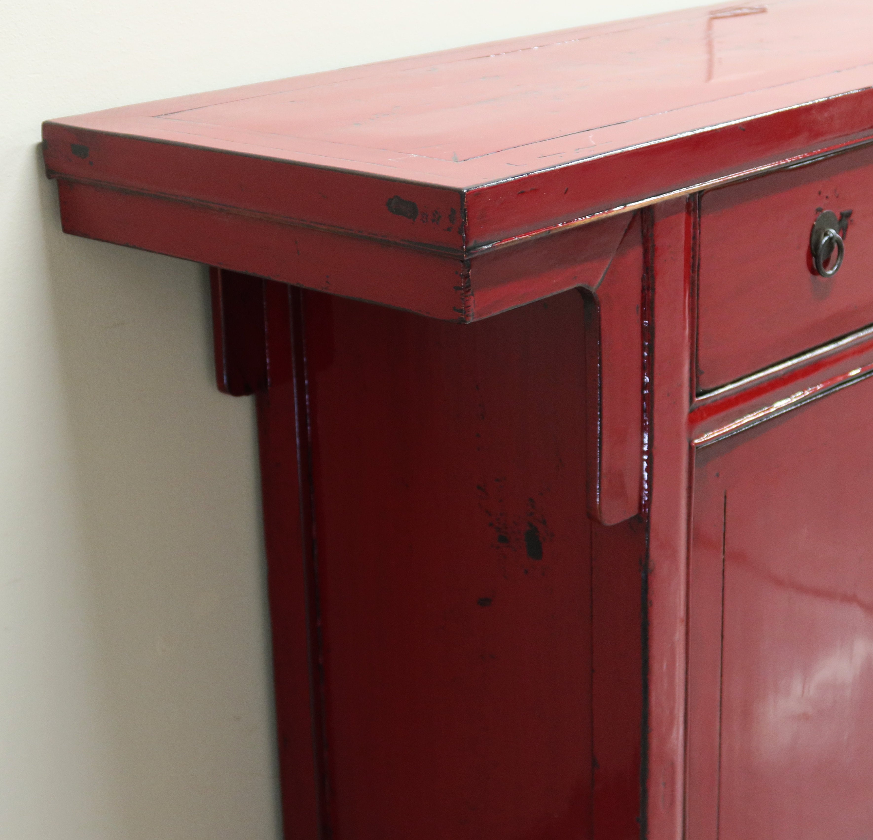 CREDENZA CINESE LACCA ROSSA TOP AGGETTANTE