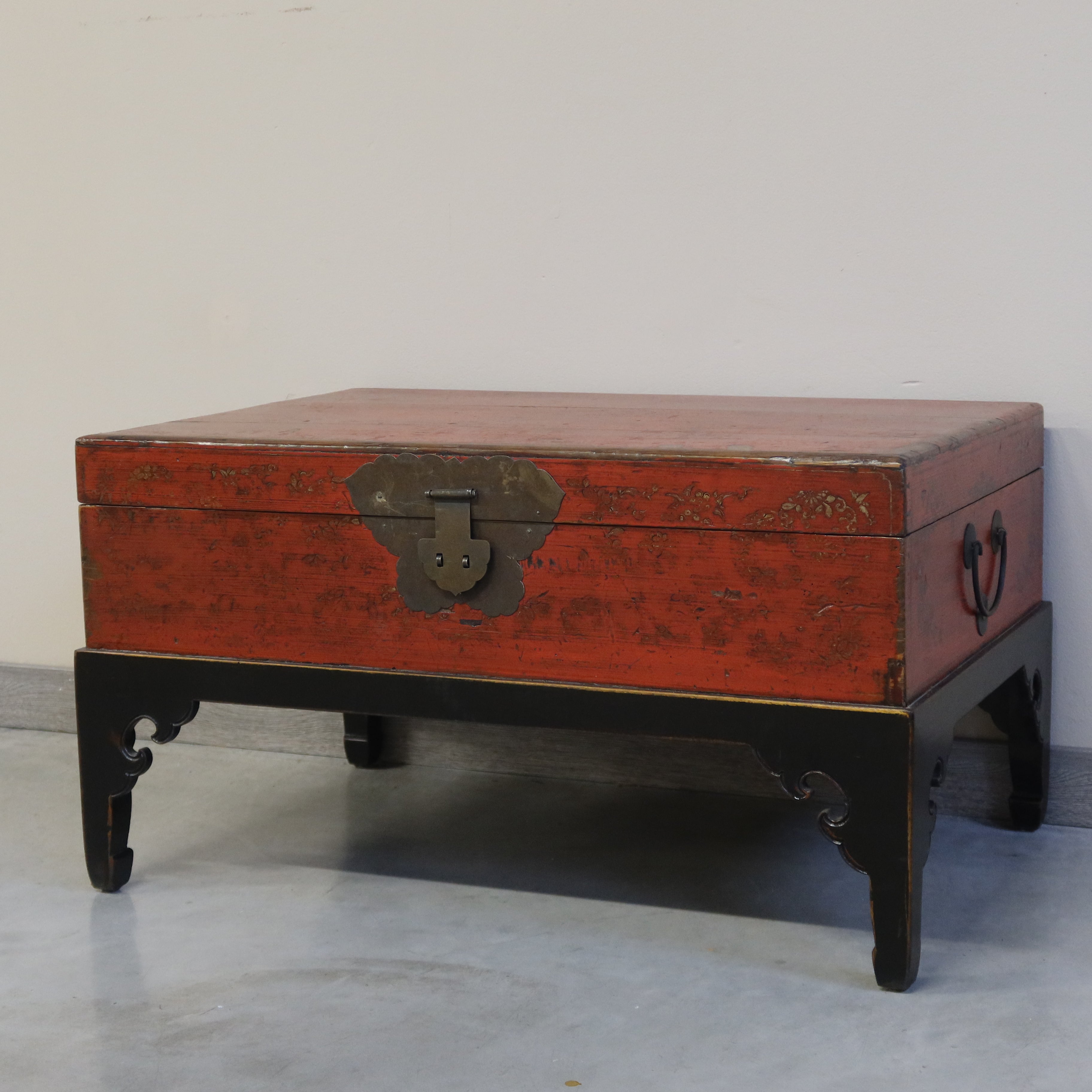 BAULE CINESE LACCA DECORATA CON BASE