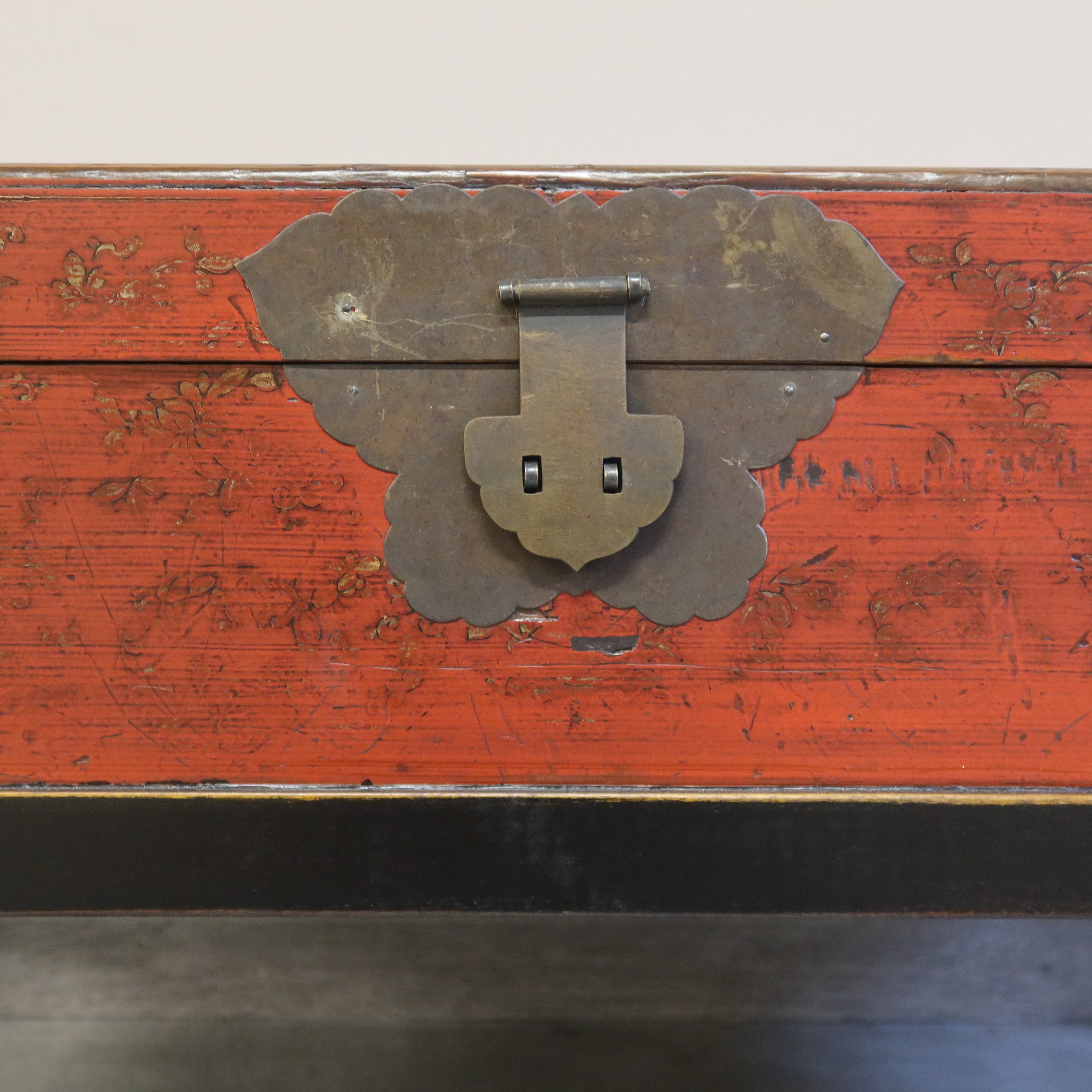 BAULE CINESE LACCA DECORATA CON BASE