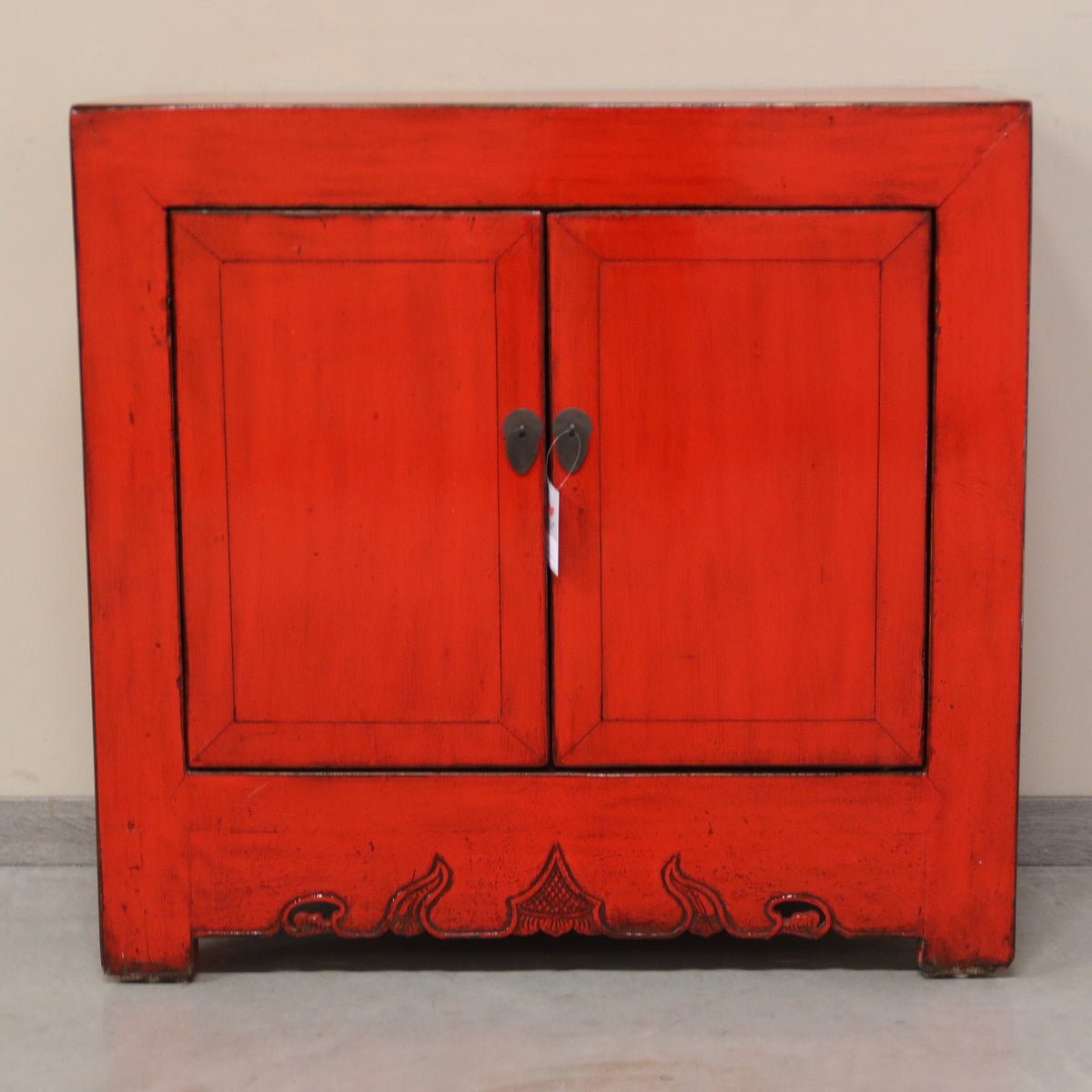 MOBILE CINESE LACCA ROSSA CON GREMBIULE INTAGLIATO