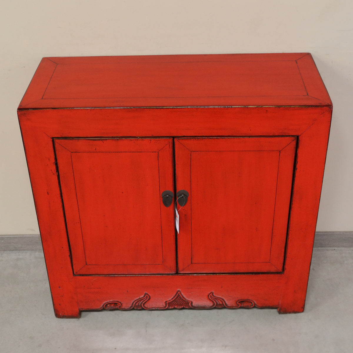 MOBILE CINESE LACCA ROSSA CON GREMBIULE INTAGLIATO