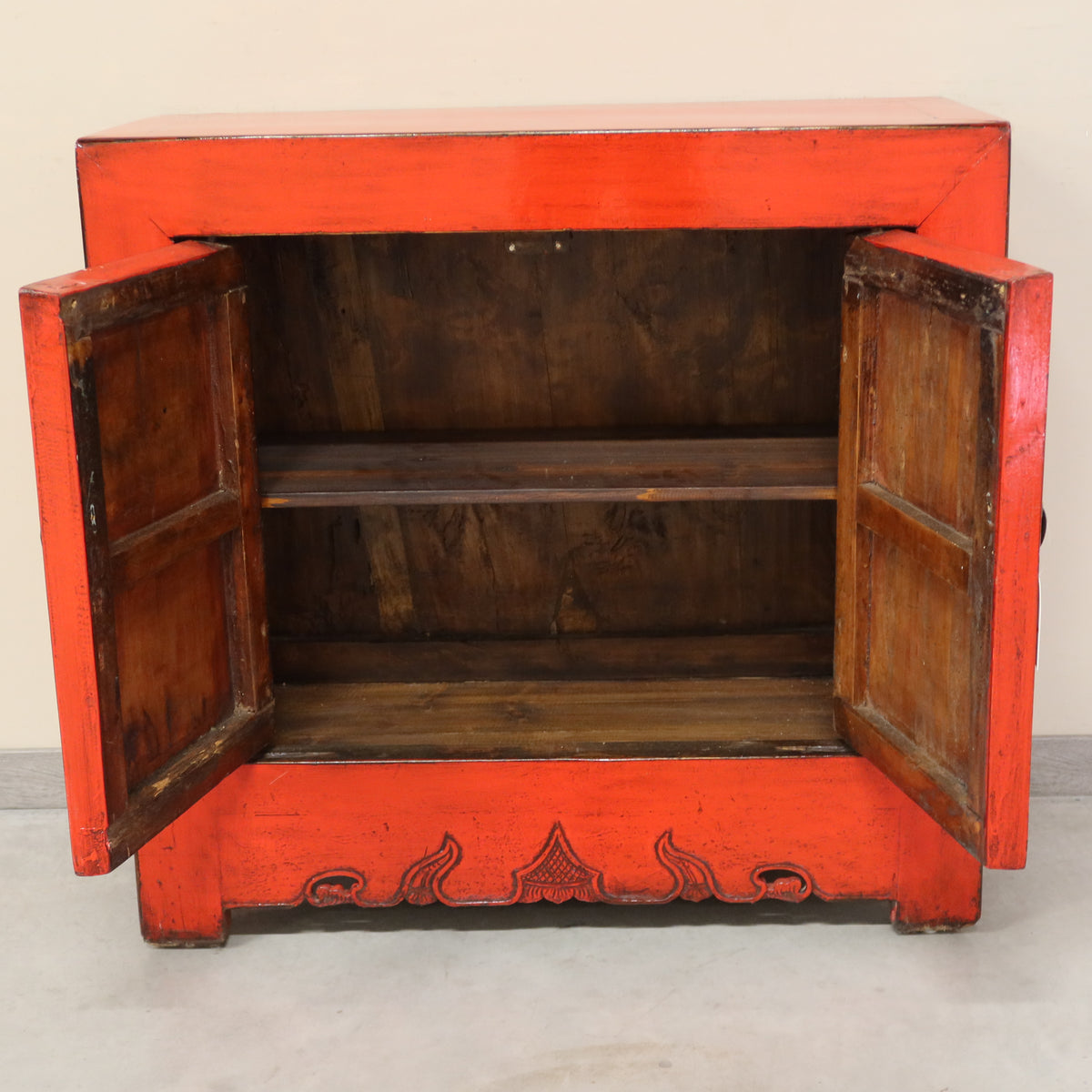 MOBILE CINESE LACCA ROSSA CON GREMBIULE INTAGLIATO